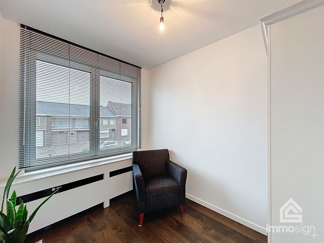 Ruim, lichtrijk appartement in hartje Bree! foto 15