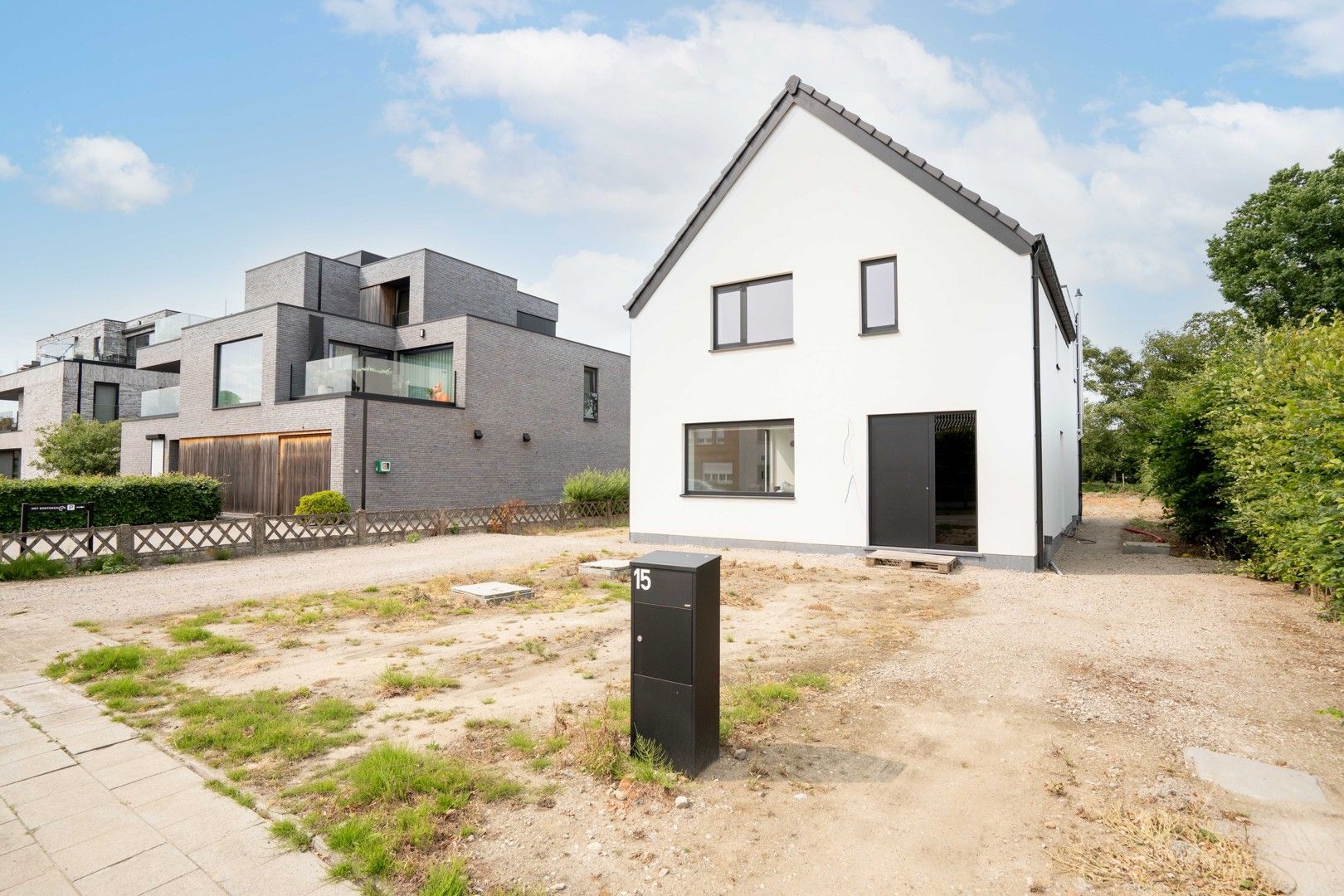 Instapklare woning met 3 slpkmrs op een perceel van 890m²! foto 2