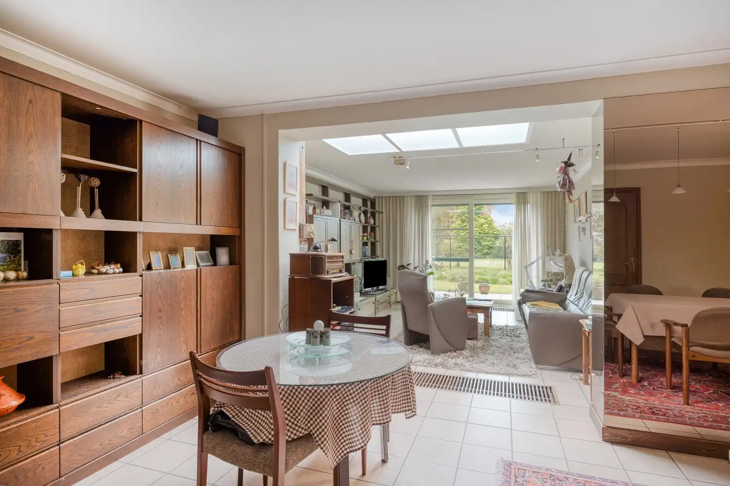 Gezinswoning met 4 slaapkamers en aangelegde tuin in doodlopende straat foto 10