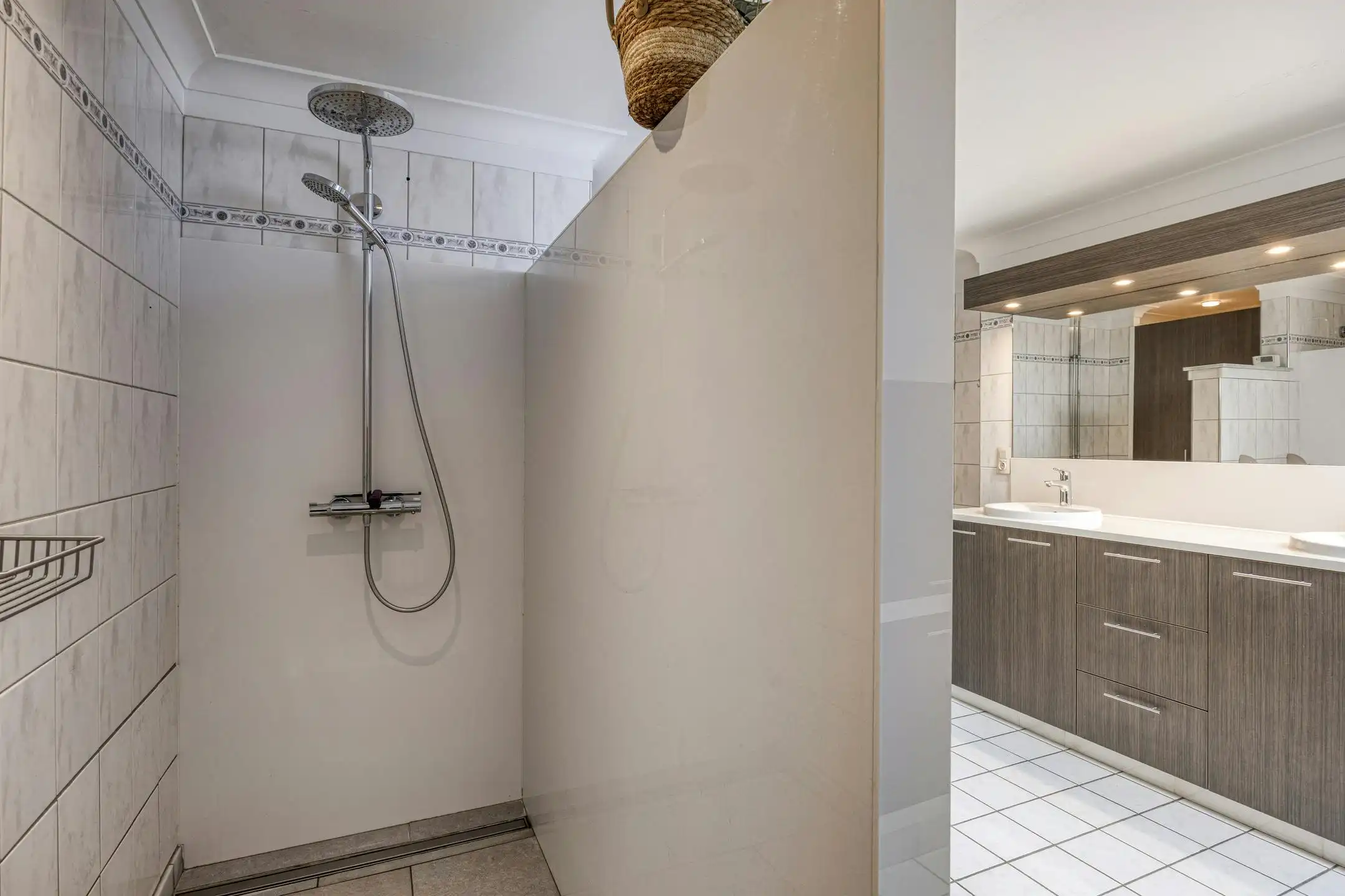 Handelshuis met café en feestzaal + bouwgrond te koop in Tongerlo  foto 31