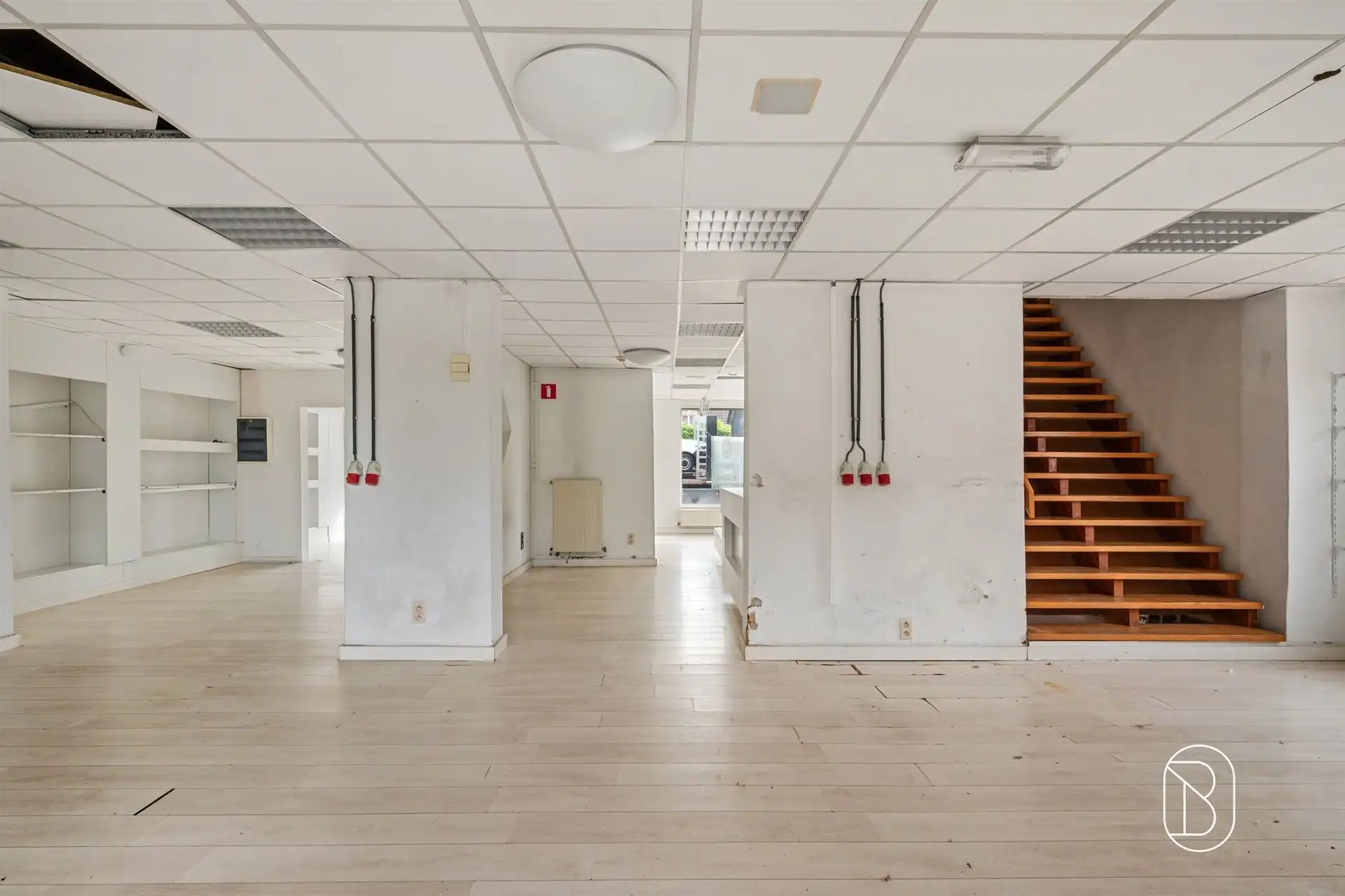 Topgelegen commercieel pand met parking foto 12