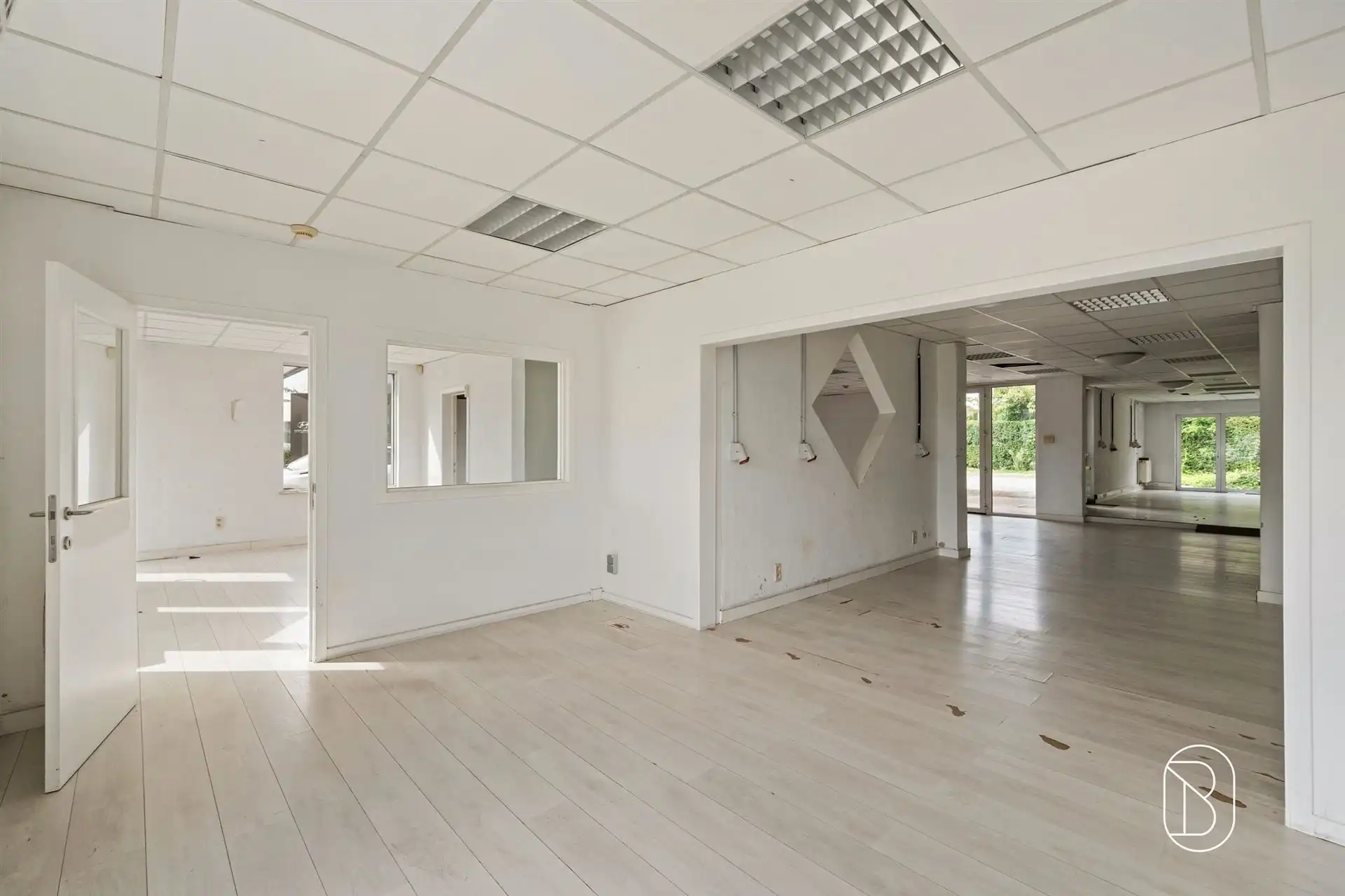 Topgelegen commercieel pand met parking foto 9