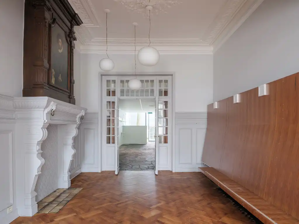 Handelspand gelegen achter een statige gevel op een vlot bereikbare locatie tegenover het Citadelpark. foto 3