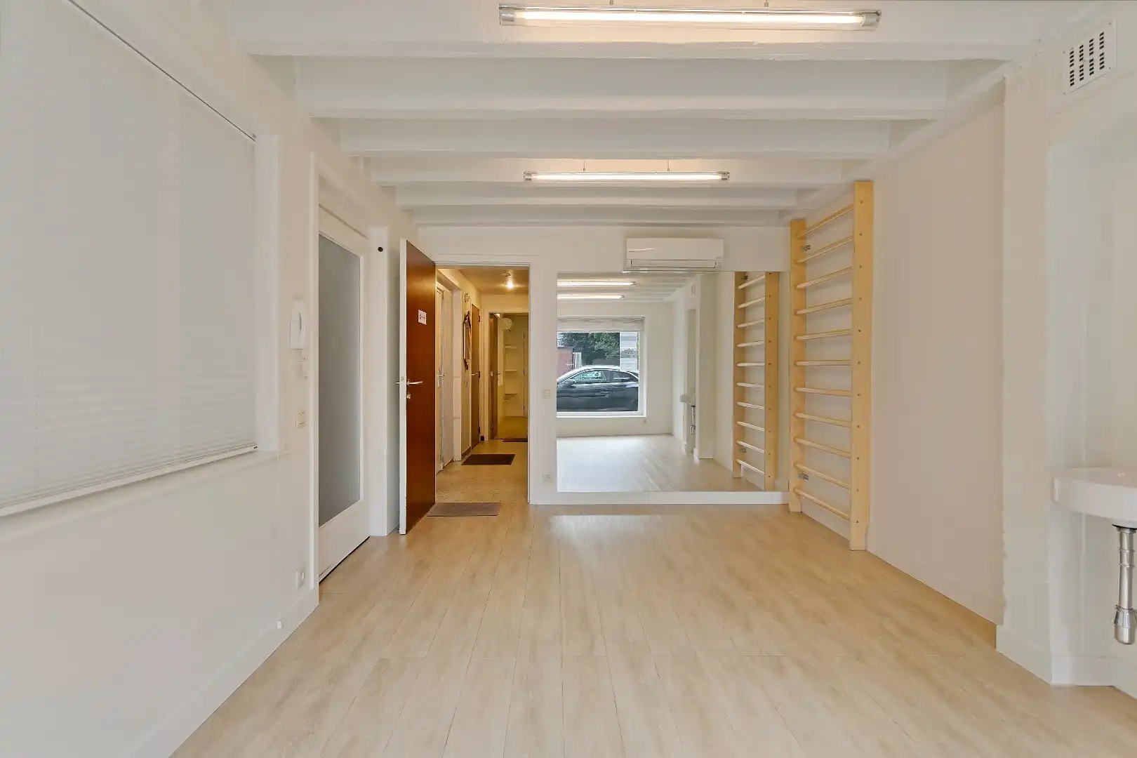 Ideale praktijk-, kantoor- of handelsruimte in het centrum van Kortrijk! foto 7