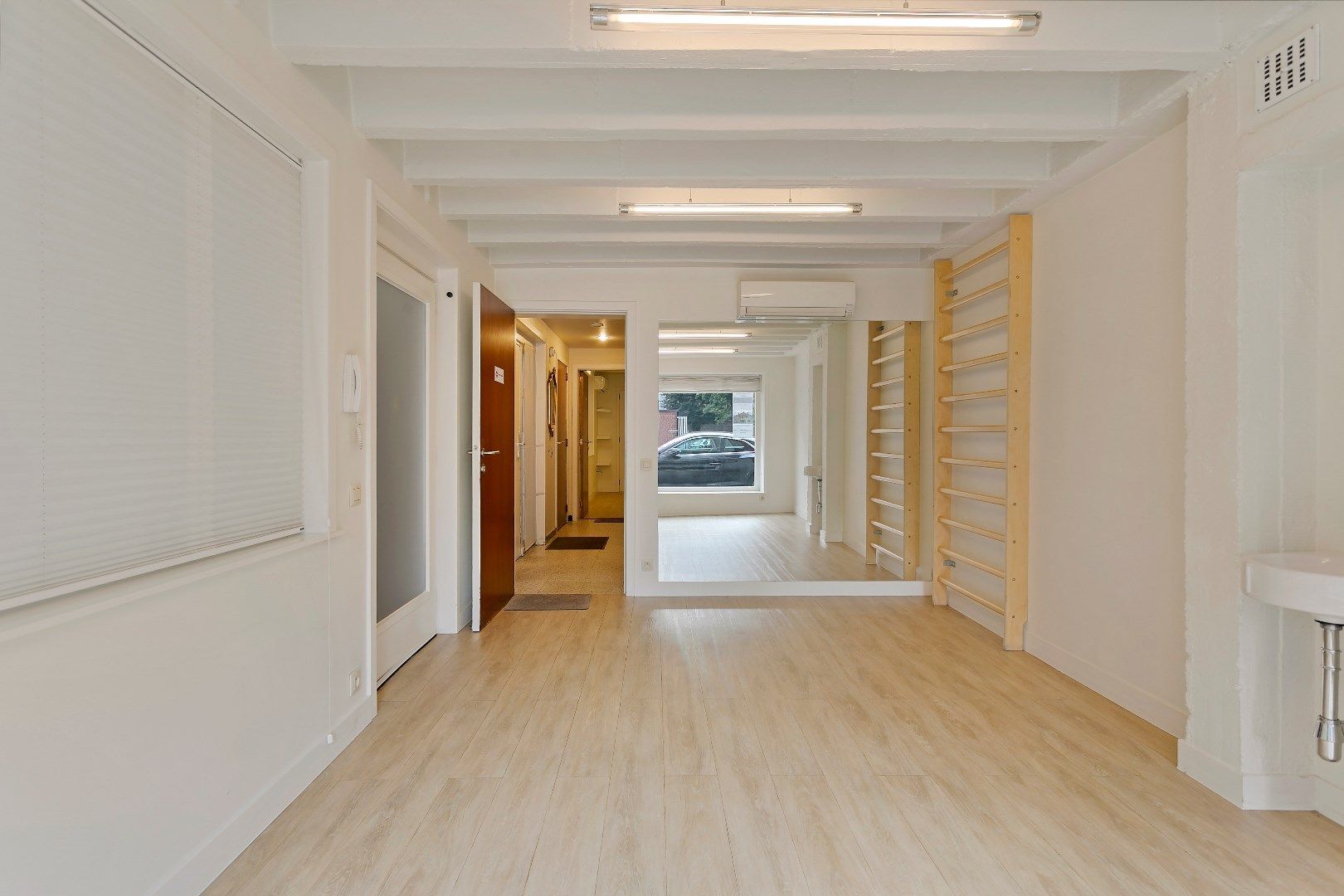 Ideale praktijk-, kantoor- of handelsruimte in het centrum van Kortrijk! foto 7