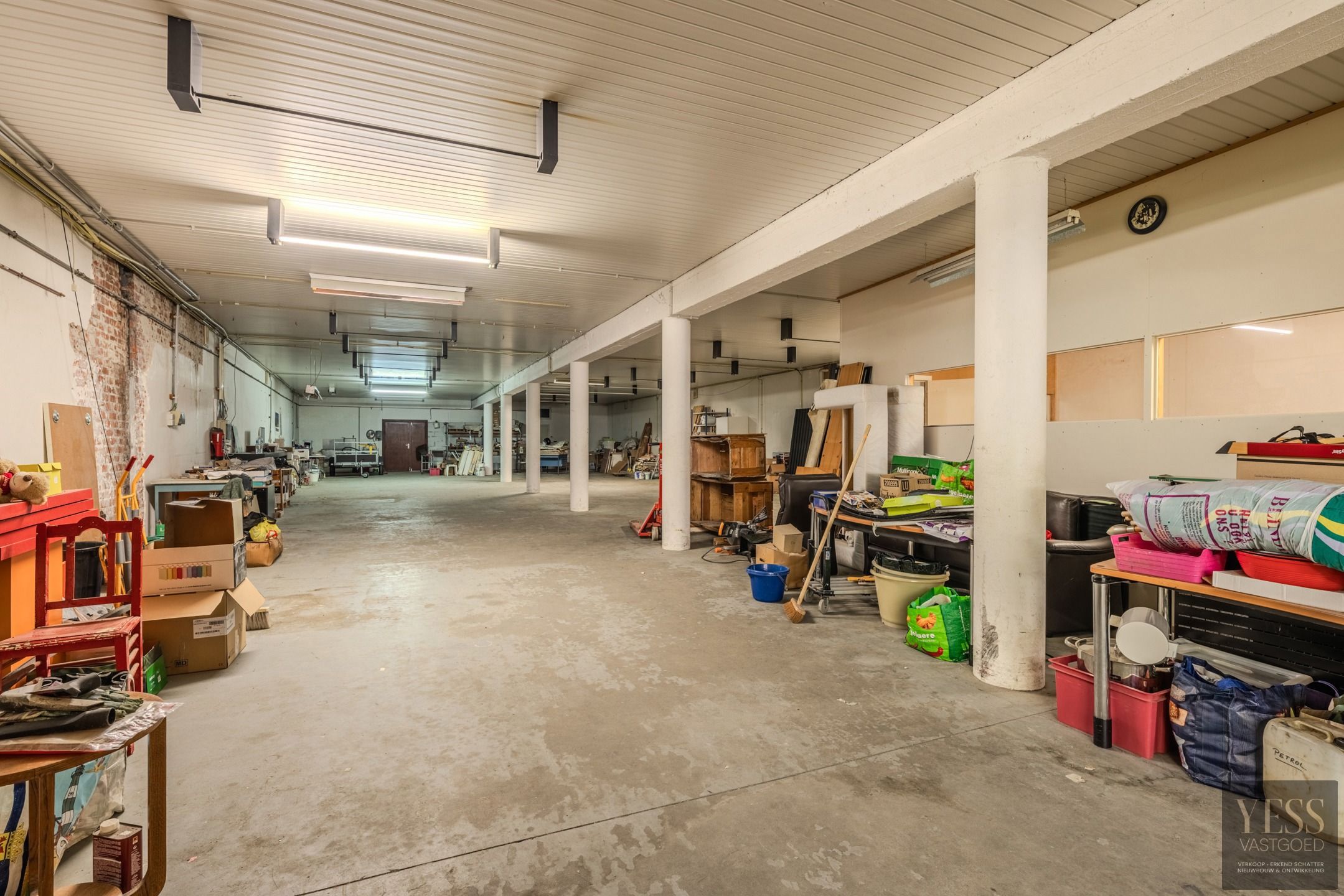 Atelier/magazijn 475m2 met winkelruimte, bureau te Oudenburg foto 9