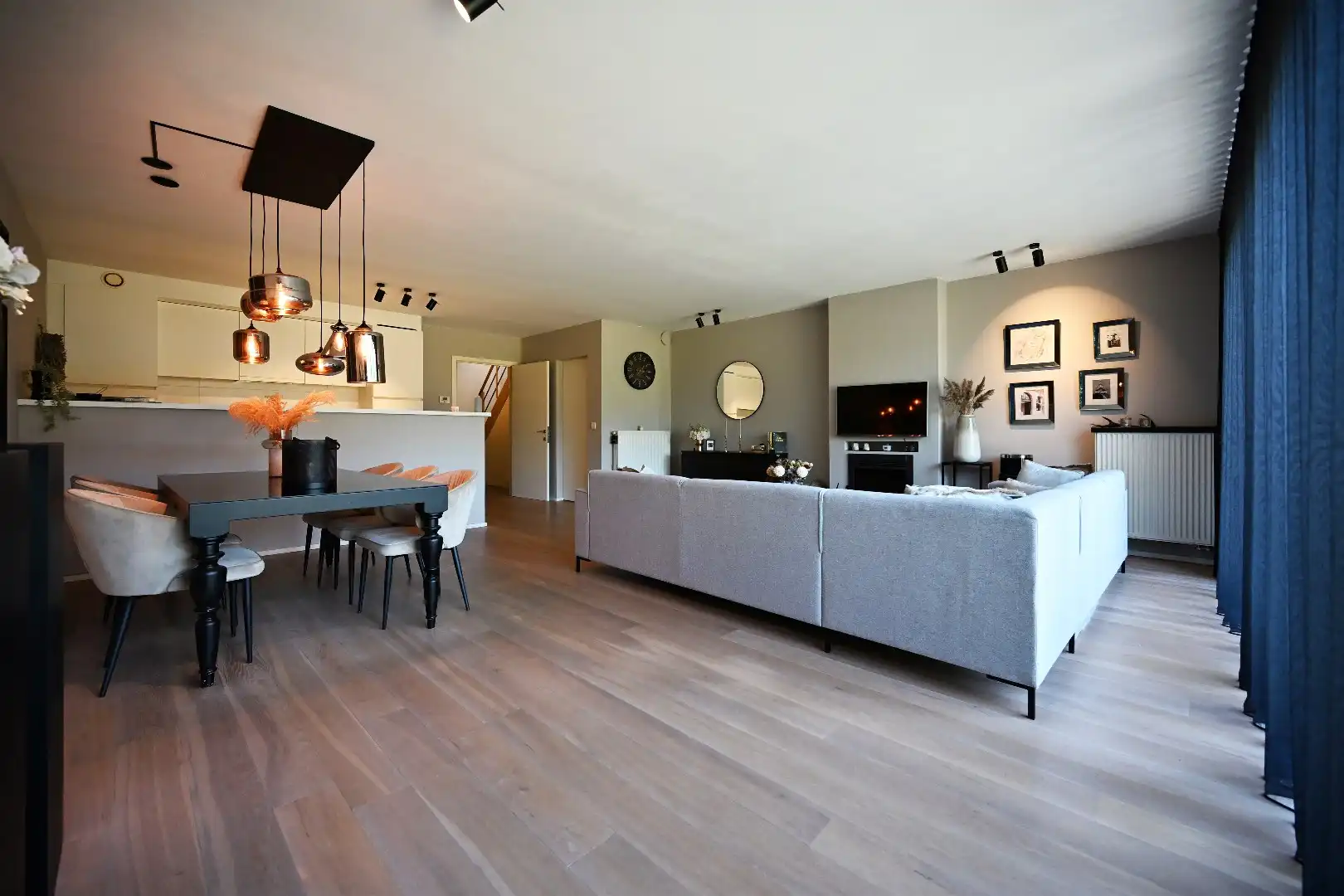 Moderne recente woning met 4 slpks, garage en tuintje nabij centrum Maldegem foto 6