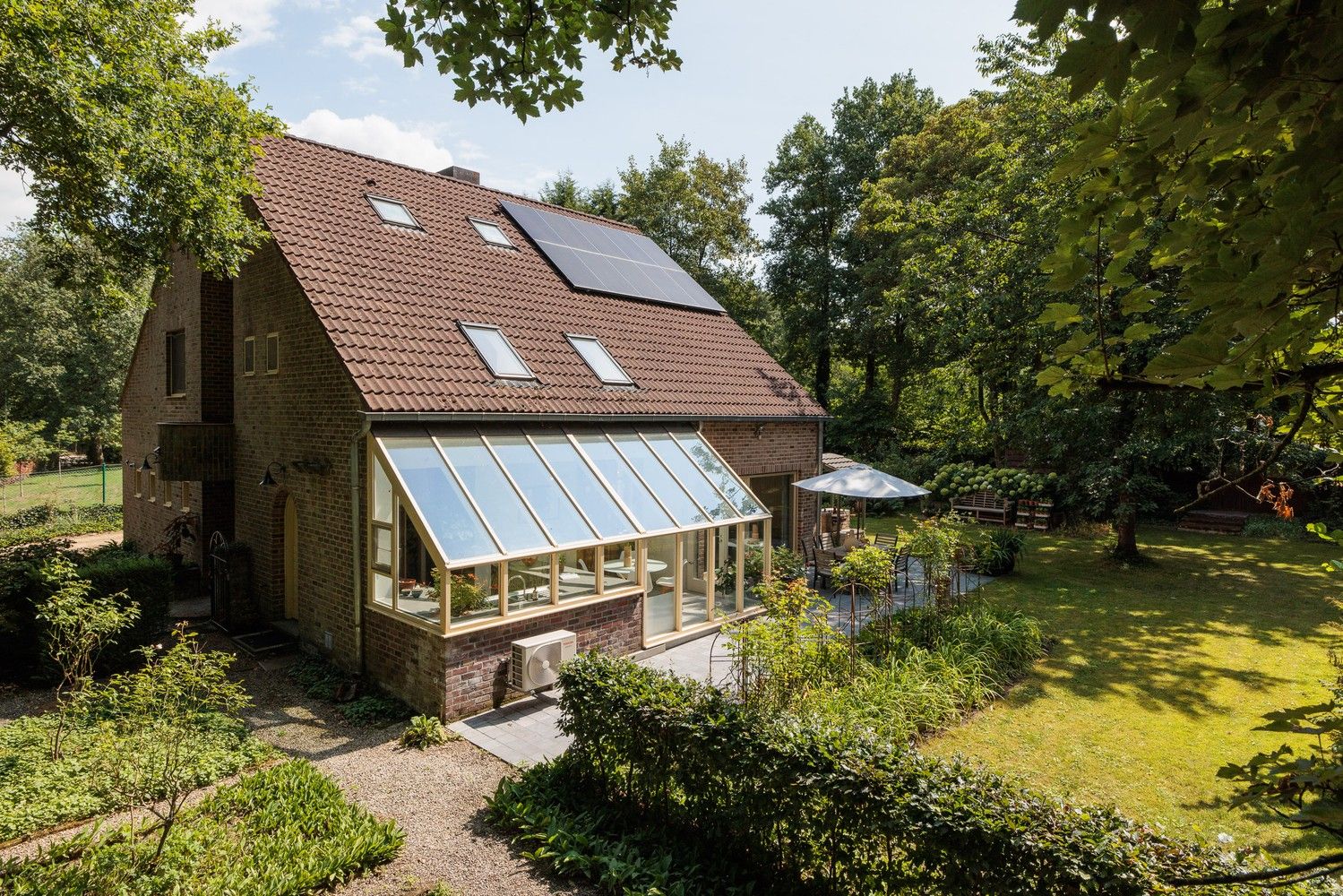 Gunstig gelegen villa op 1.989 m2 in doodlopende straat foto 5