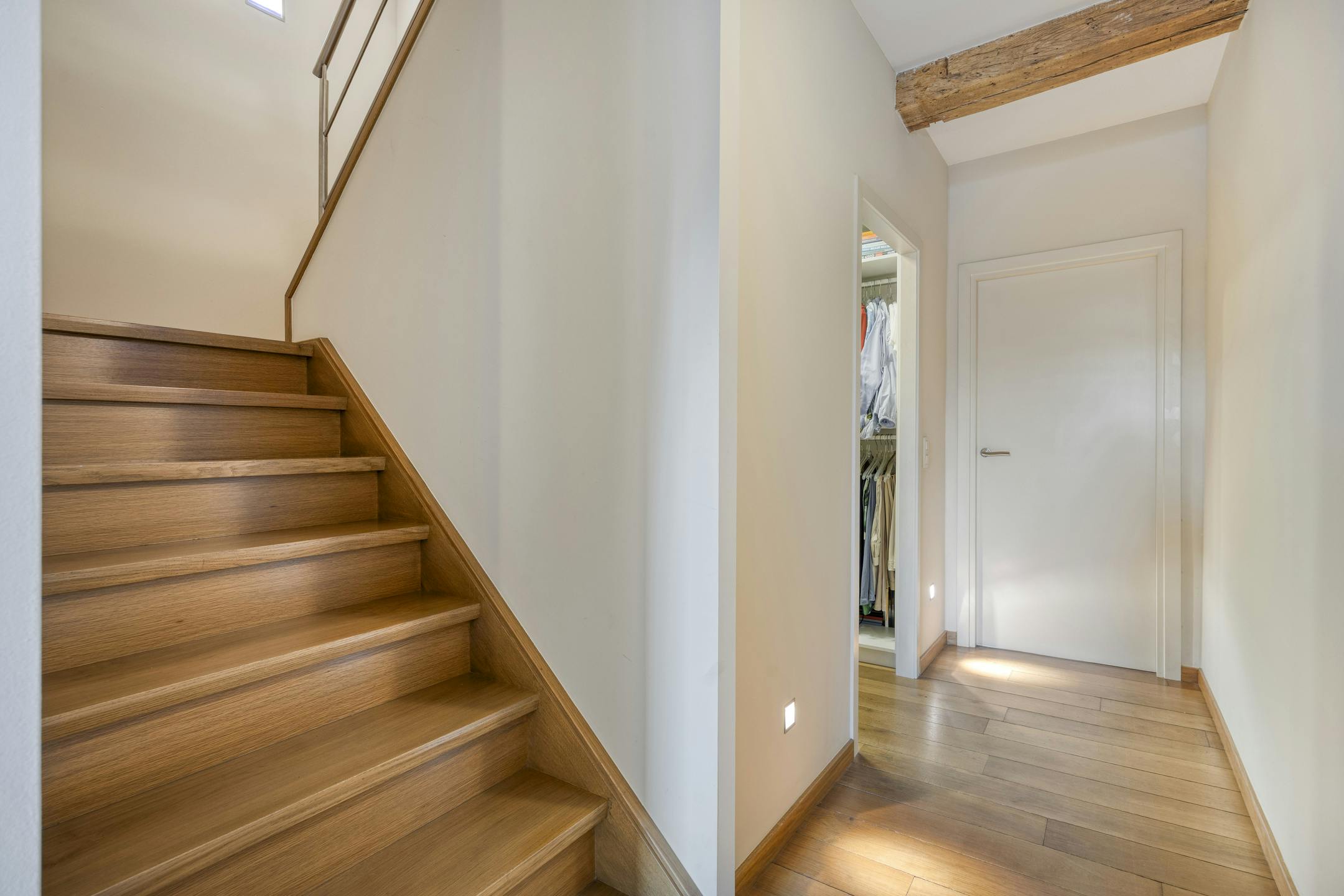 Stijlvolle stadswoning met handelspand te koop in hartje Maaseik foto 12