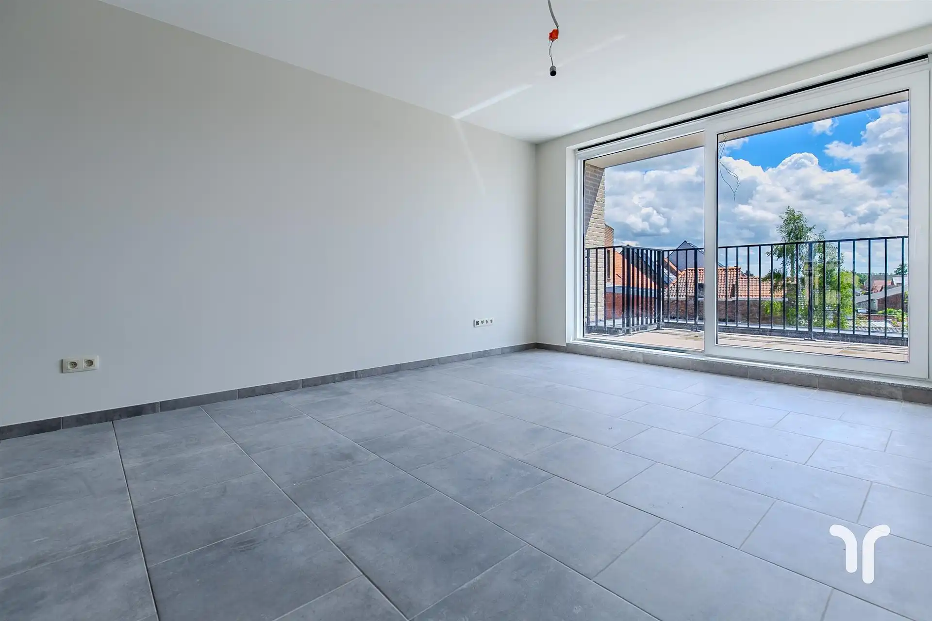 Centraal gelegen nieuwbouw appartement met 2 slaapkamers. foto 3