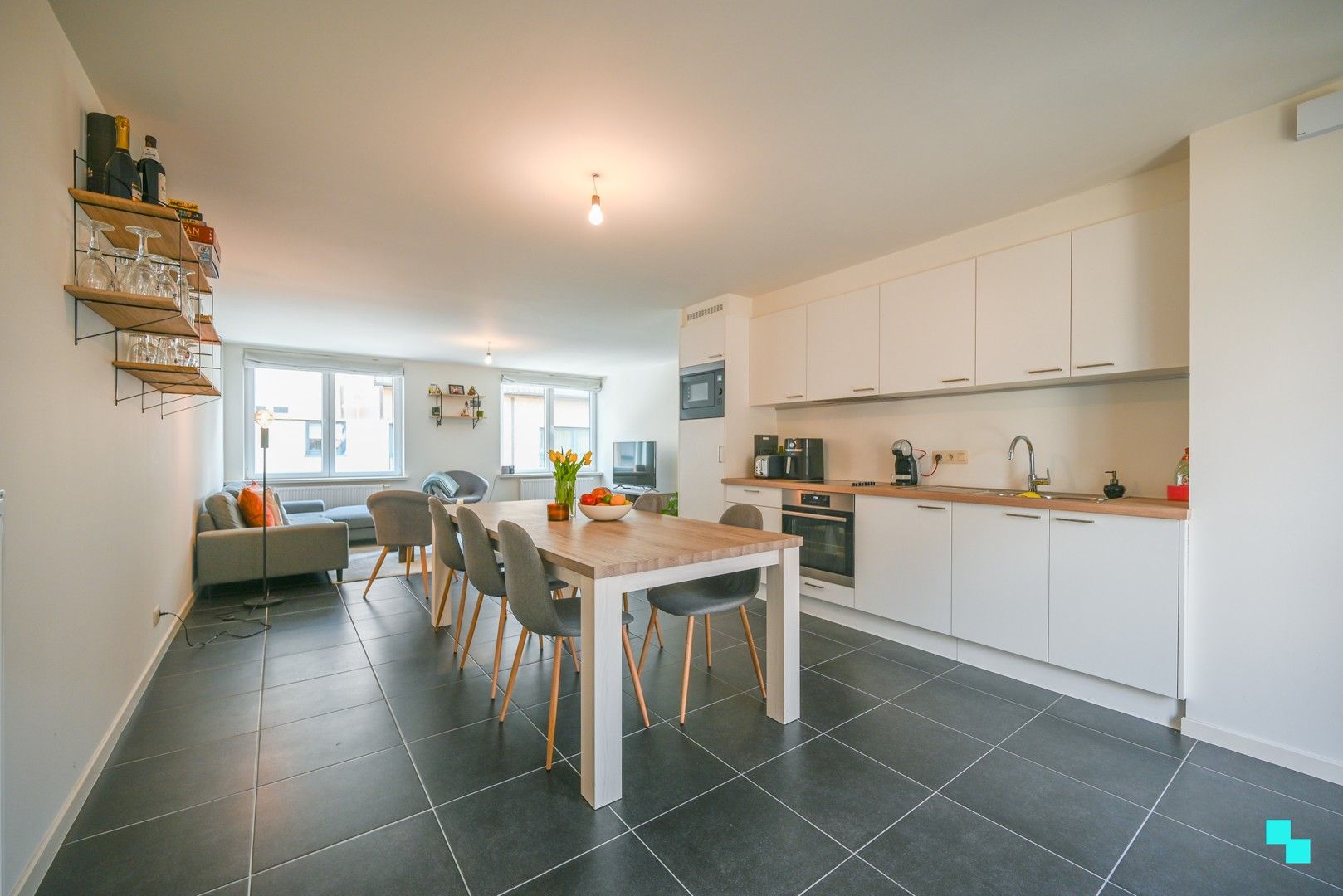 Volledig instapklaar duplex appartement in hartje Deerlijk foto {{pictureIndex}}