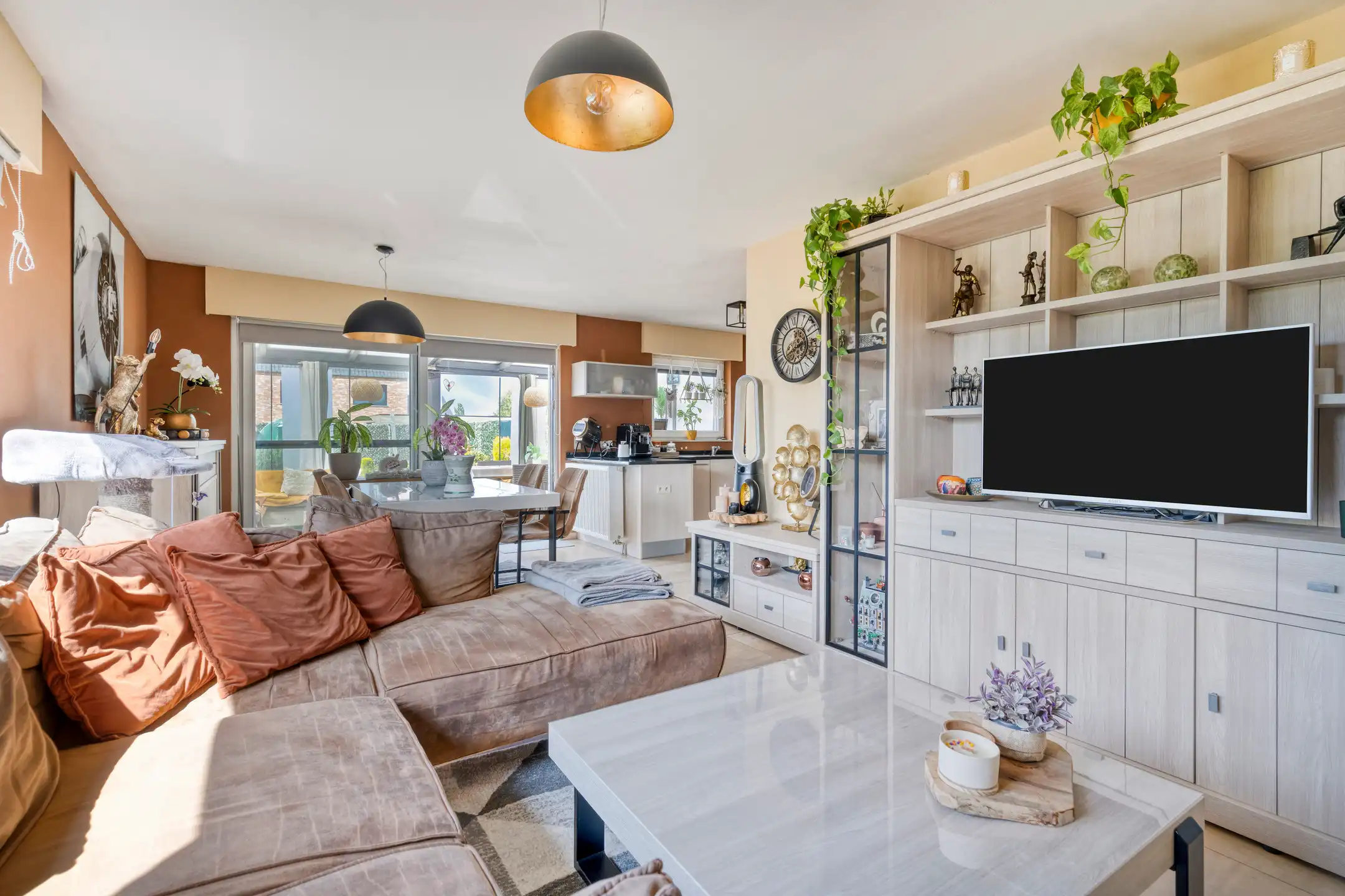Instapklare halfopen woning met 3 à 4 slaapkamers foto 4