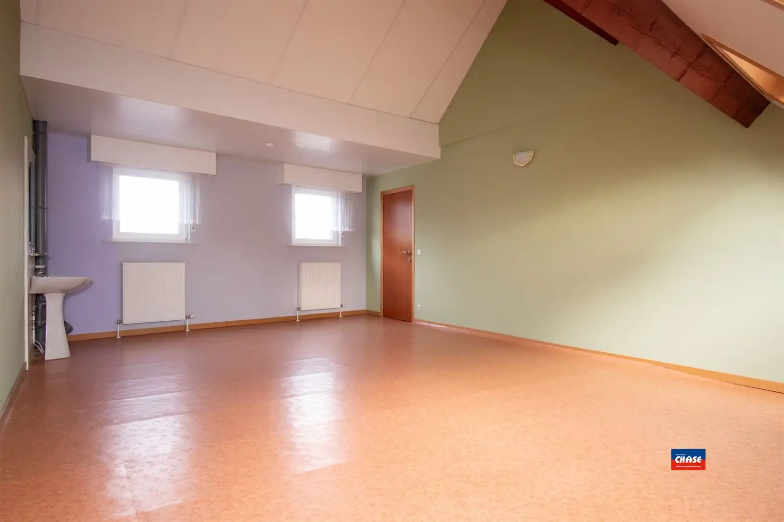 Volledig gerenoveerde woning met 2 slpks en mooie tuin foto 15