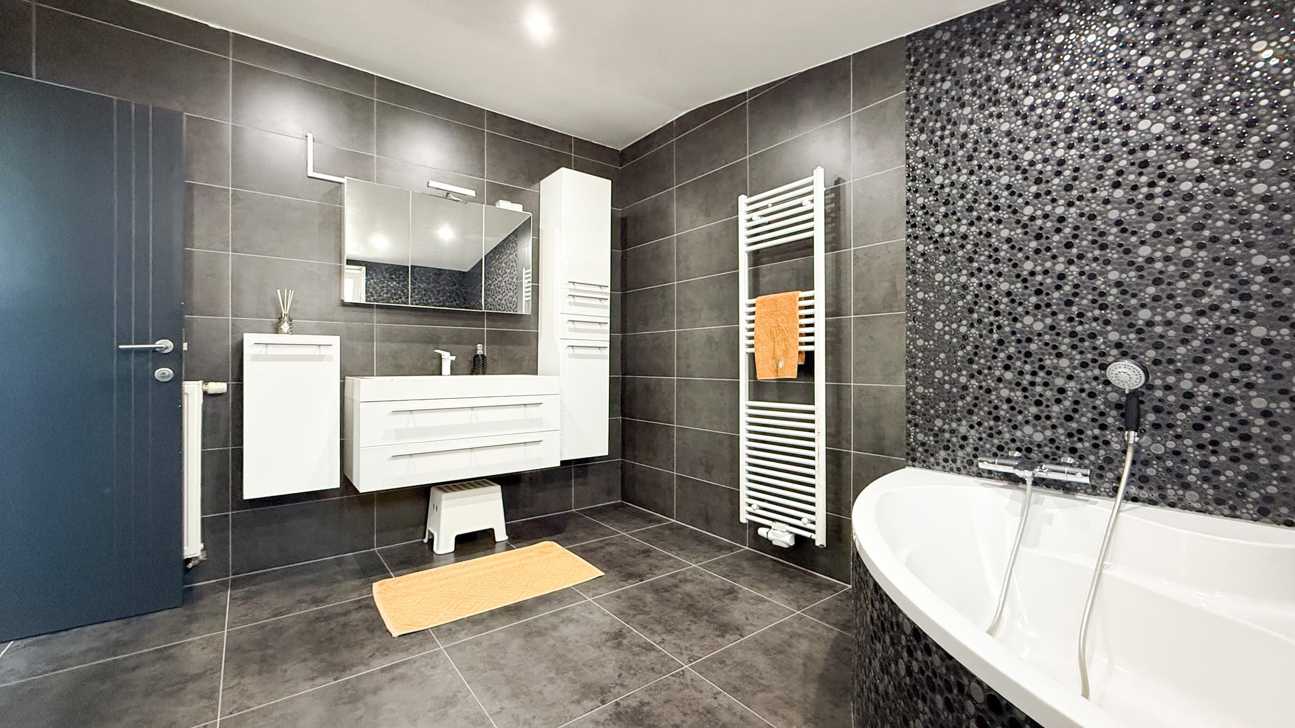 Instapklare woning met 4 spks en volledig aangelegde tuin! foto 30