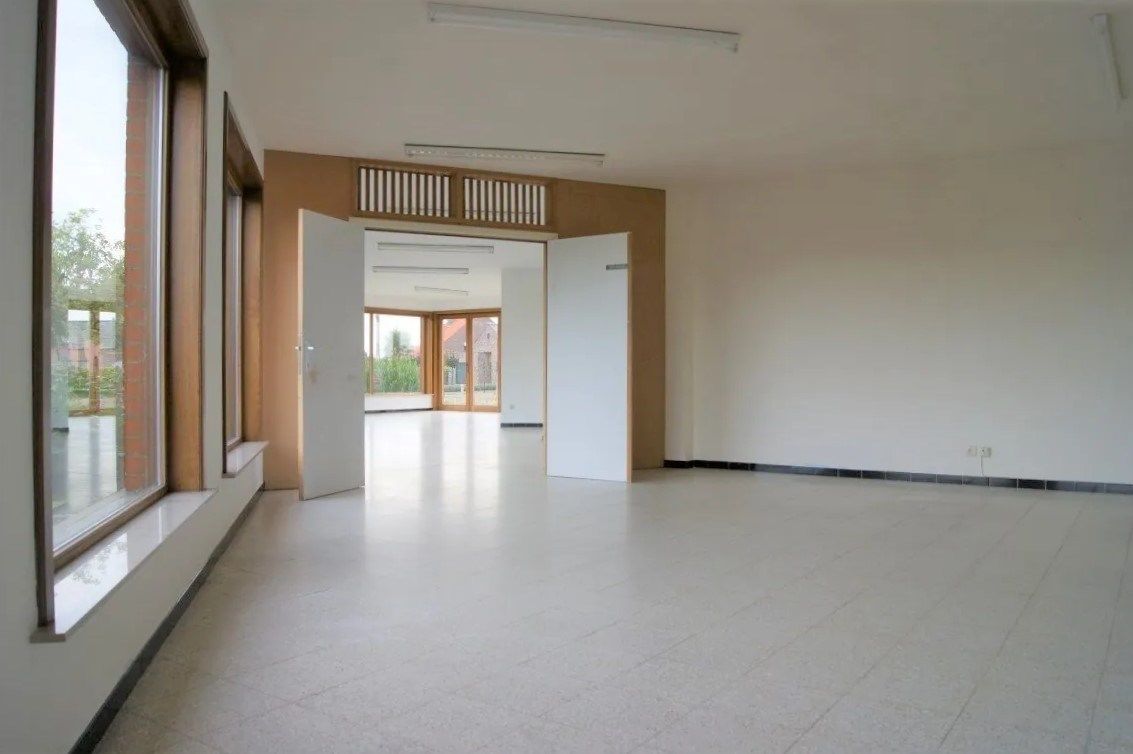 Handelsruimte/kantoor (met atelier, opslag en parking) + woning met tuin en garage, Kortemark foto 24