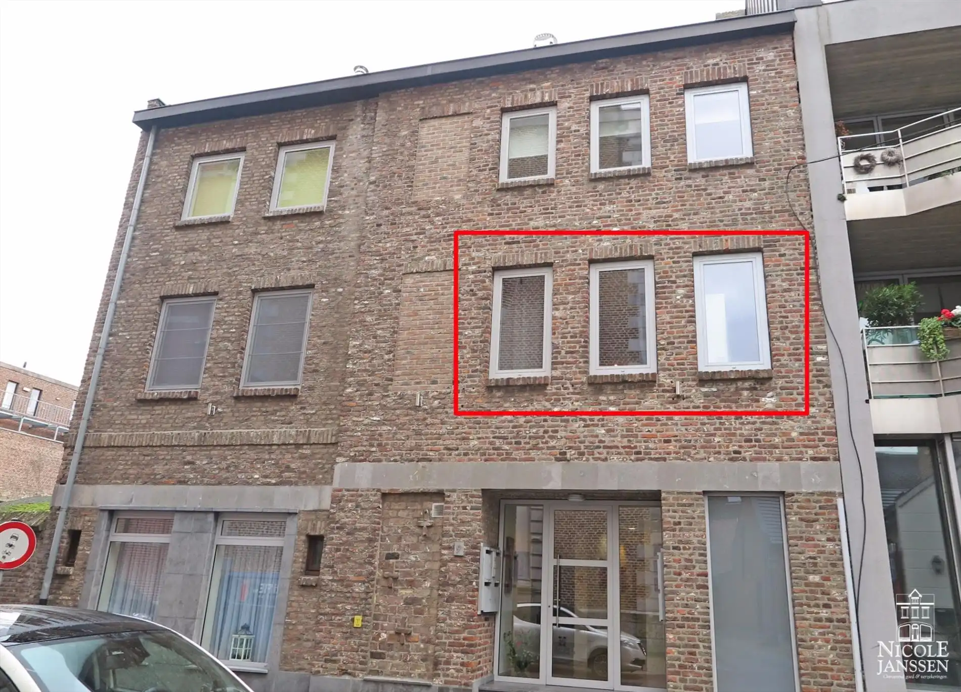 Mooi instapklaar appartement in het centrum van Maaseik foto {{pictureIndex}}