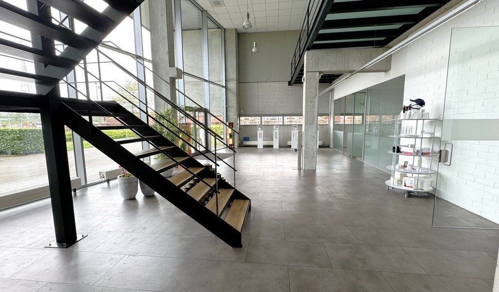 Bedrijfspand met buitenopslag te huur vlakbij E17 in Zwijndrecht foto 12