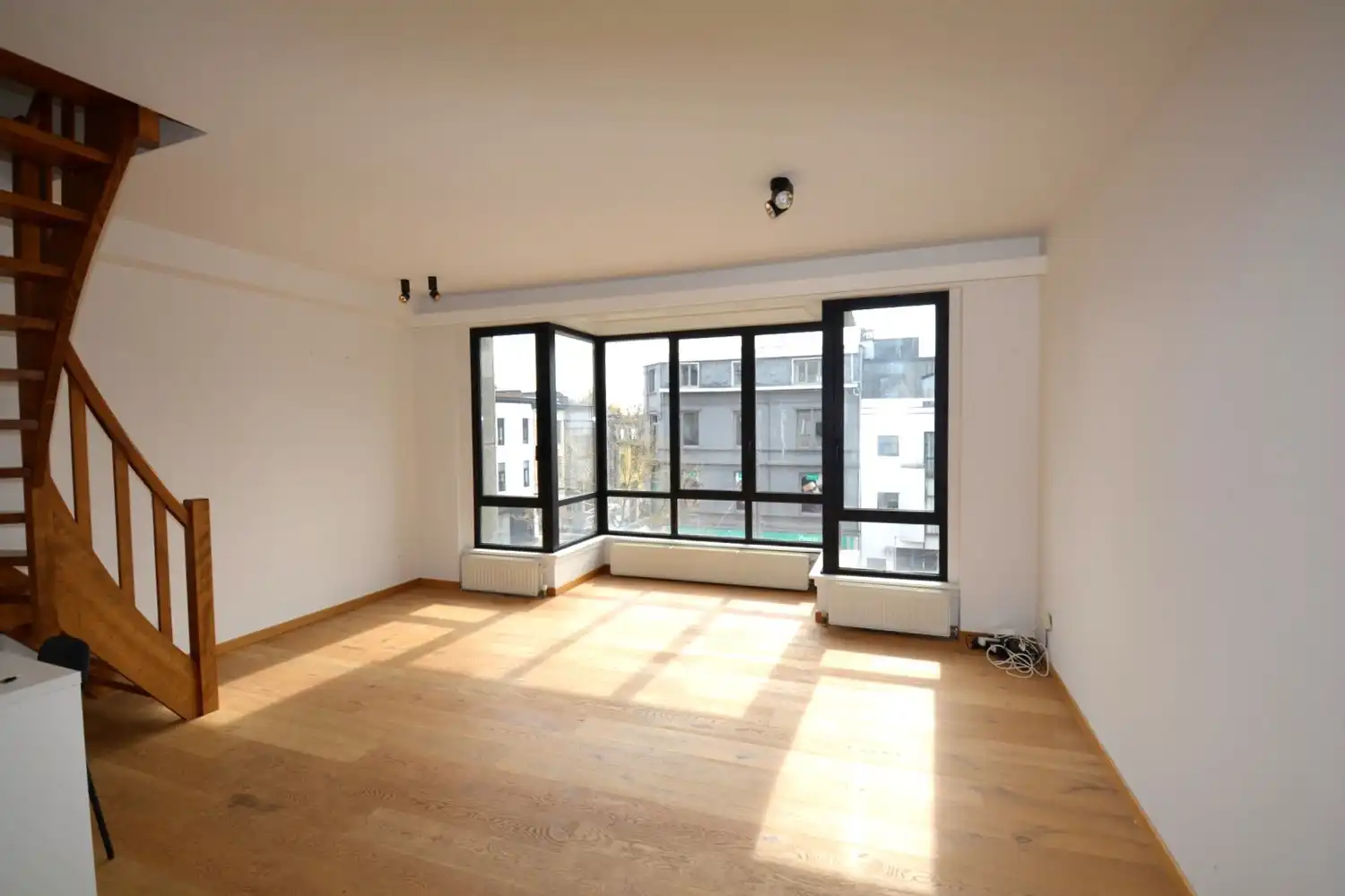INSTAPKLAAR APPARTEMENT MET 2 SLK EN 2 RUIME TERRASSEN! foto 3