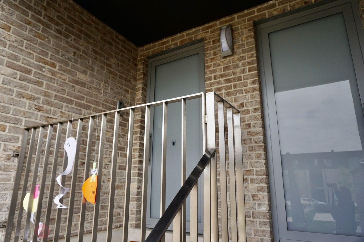 Recent goed gelegen duplexappartement met 2 slaapkamers, 3 grote terrassen en een autostaanplaats. foto 23