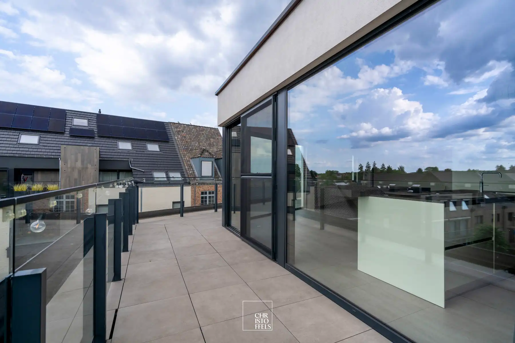 Stijlvol penthouse (111m²) met ruim terras in centrum Lanaken!  foto 4