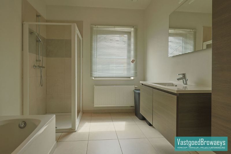 Instapklare ruime rijwoning met 3 slaapkamers foto 19