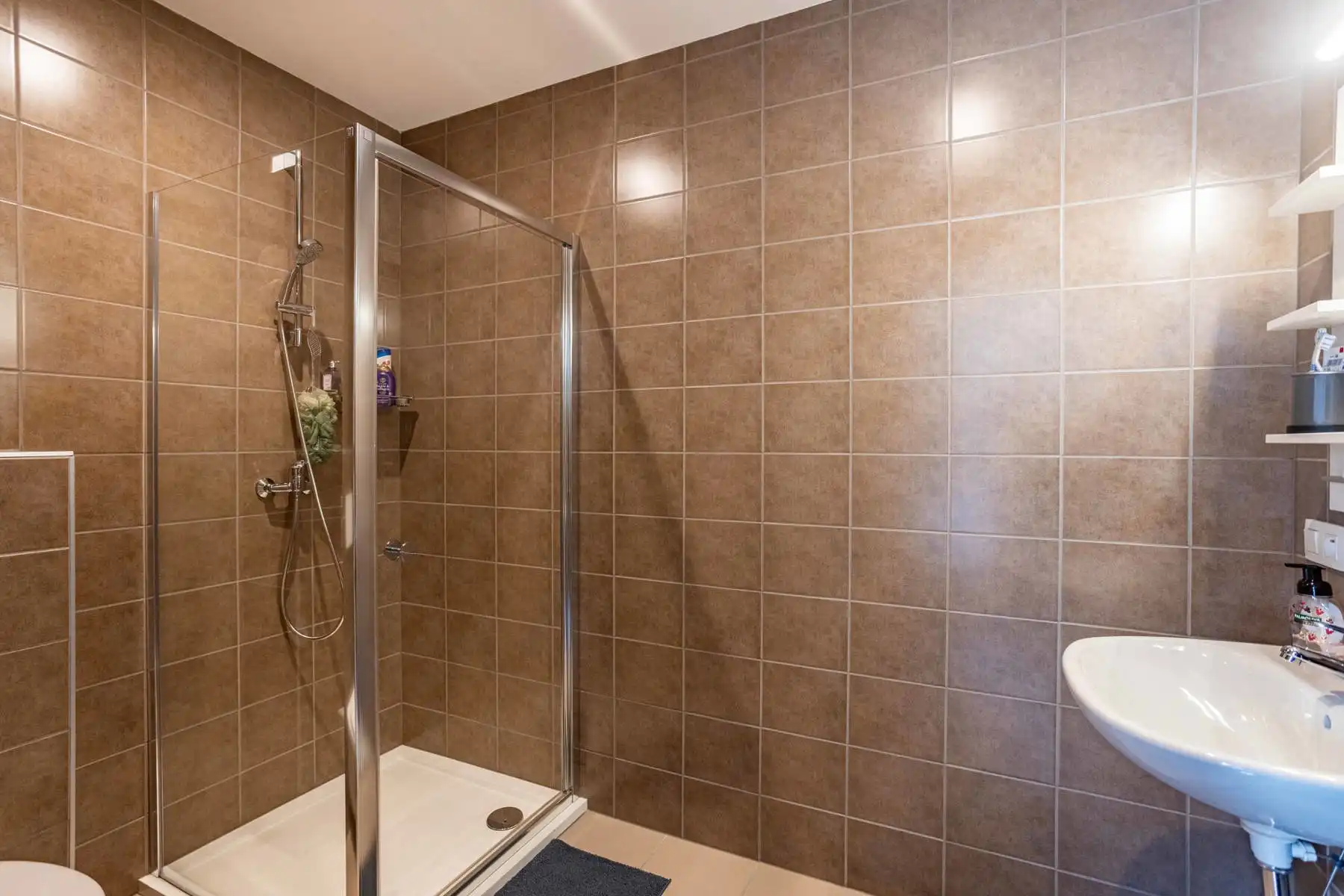Instapklare recente woning met 4 slaapkamers en 3 badkamers! foto 11