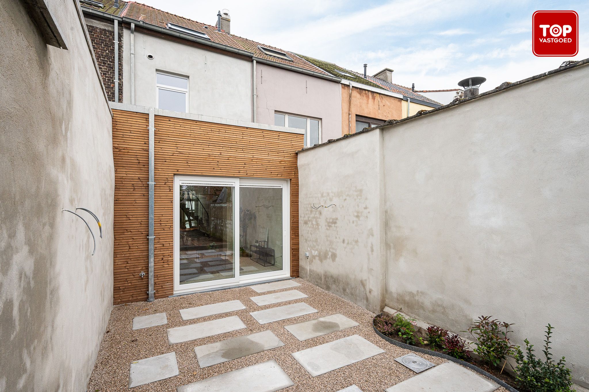 Totaal gerenoveerde woning (2024) met tuin en garage.  foto 16