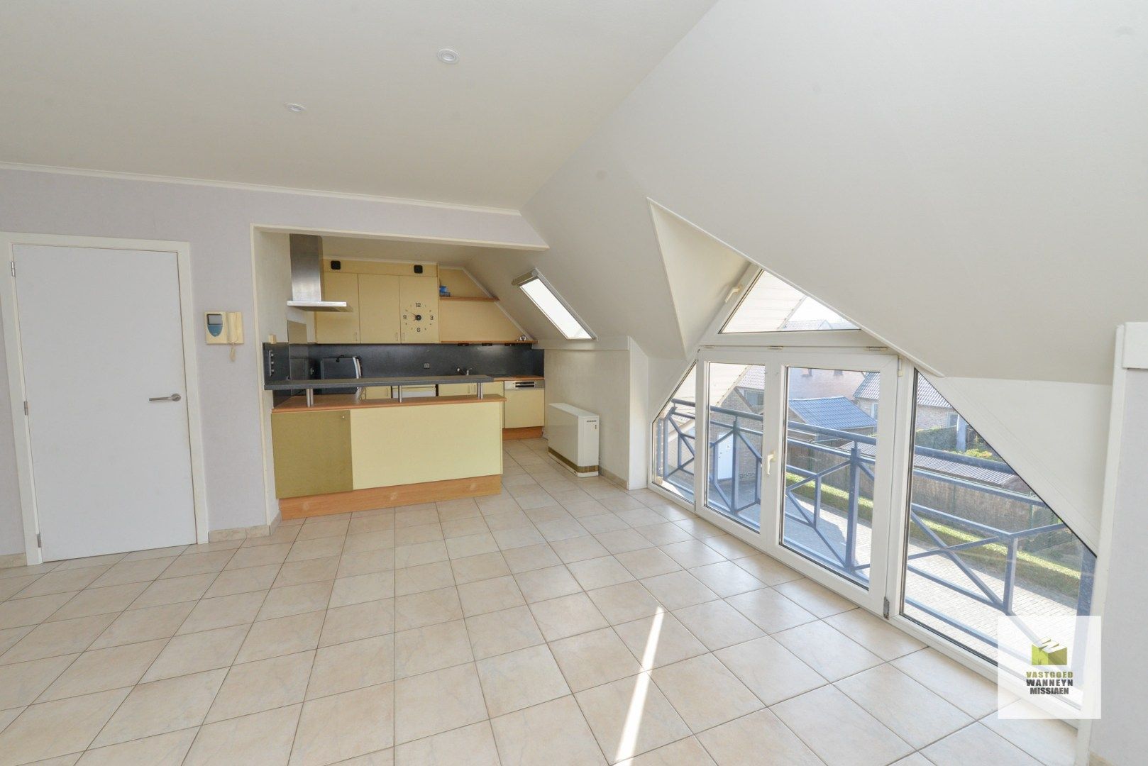 Instapklaar 2 slaapkamer appartement met autostaanplaats foto 5