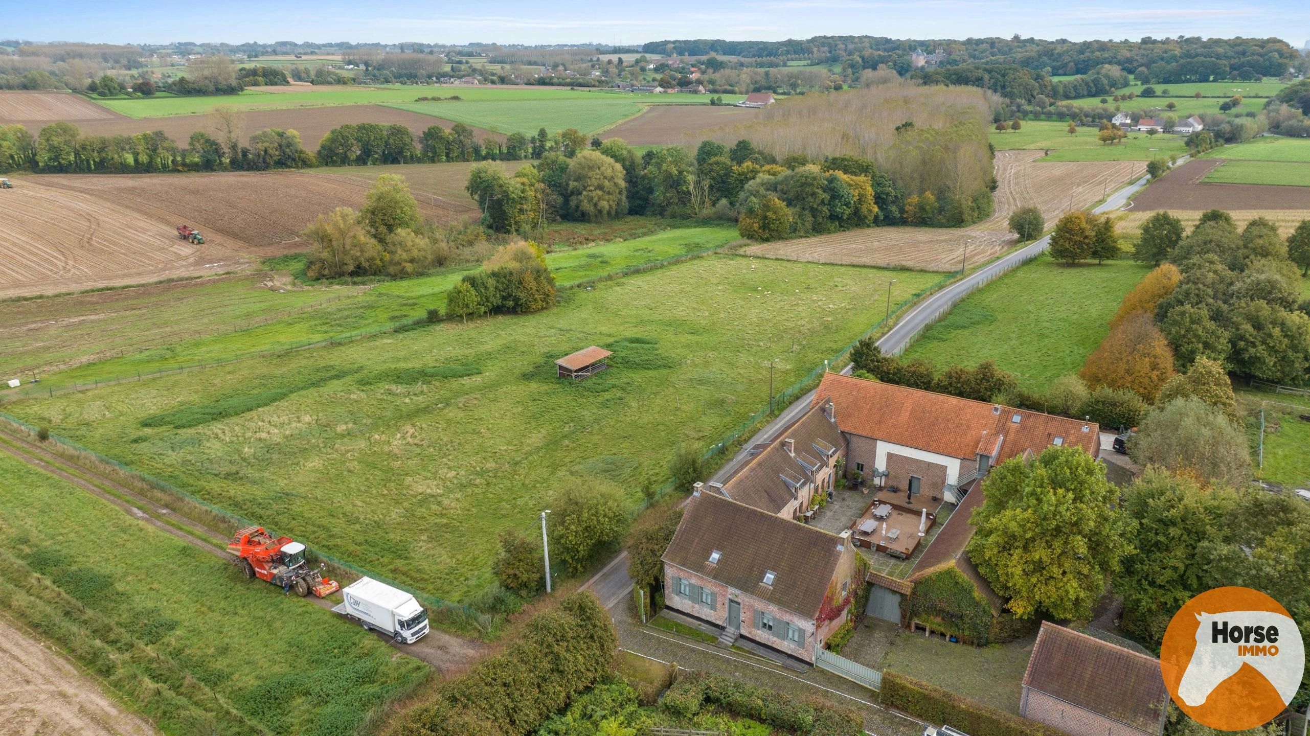 ELINGEN – Veelzijdige vierkantshoeve met ruime schuur foto 29