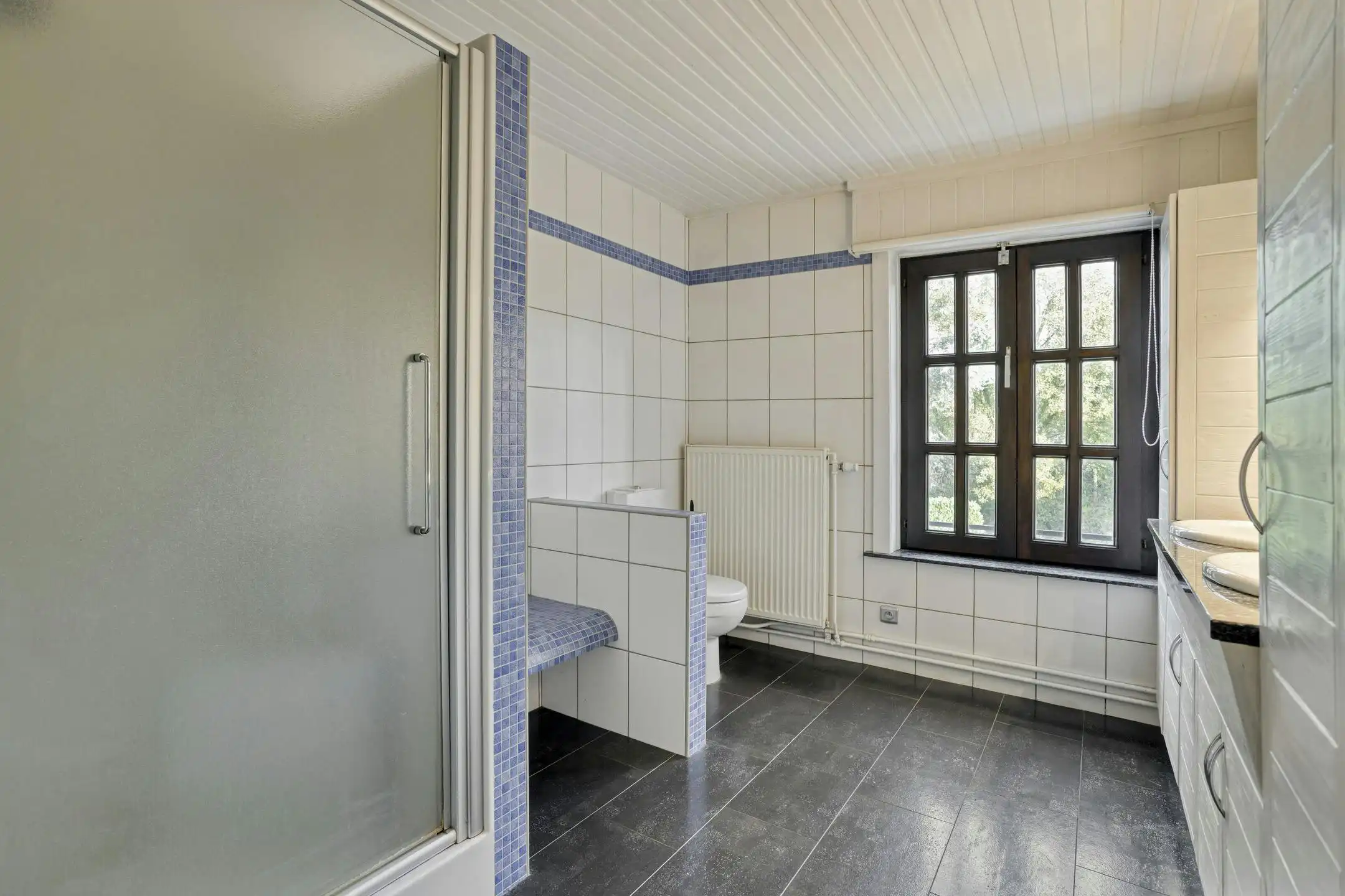 Huis met 2-3 slaapkamers, garage en loods (180m²) in Assebroek  foto 10