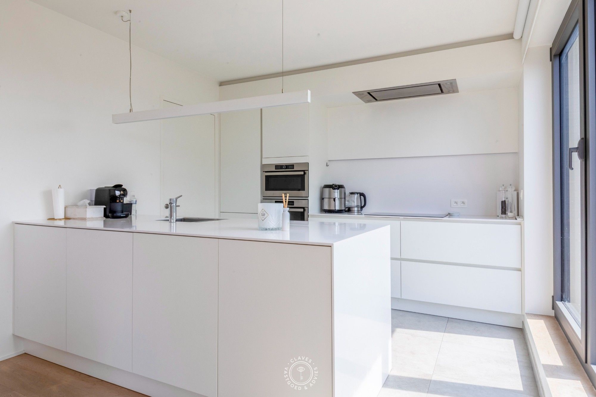 Stijlvol en lichtrijk appartement op toplocatie foto 5