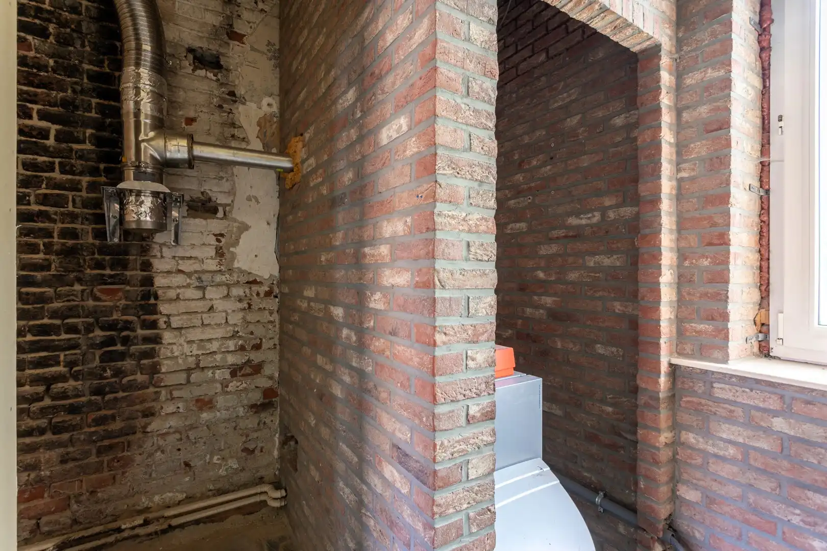 Te renoveren eigendom (317 m²) met veel potentieel, ruime tuin (6a 42ca) en dubbele achterliggende carport met toegang tot de achterliggende straat in Kester foto 25