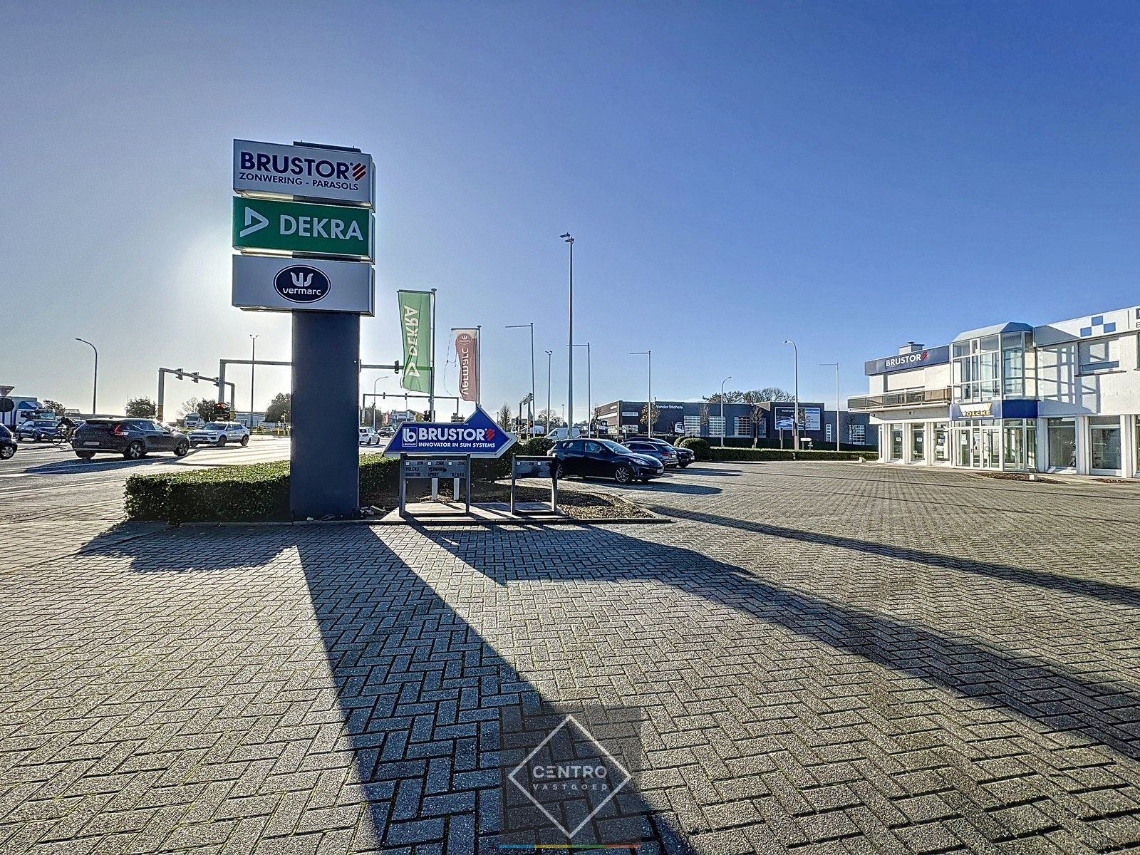 Schitterend gelegen KANTOOR/WINKELRUIMTE (AAA-locatie met TOP visibiliteit !) te Roeselare. foto 4