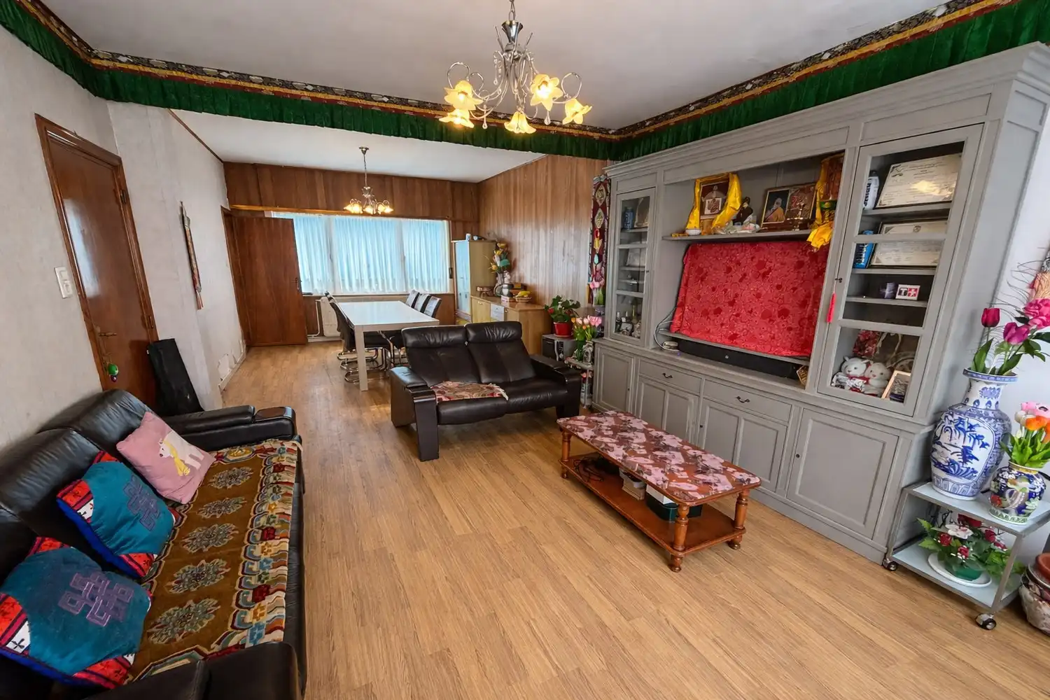 Ruime woning met 3 slaapkamers foto 4