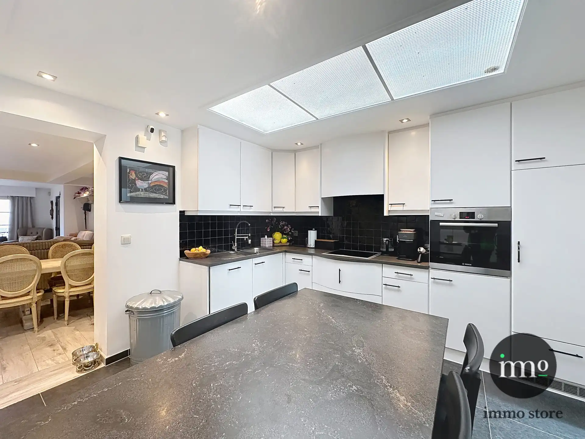 Compleet gerenoveerde burgerwoning met 2 slaapkamers en garage foto 6