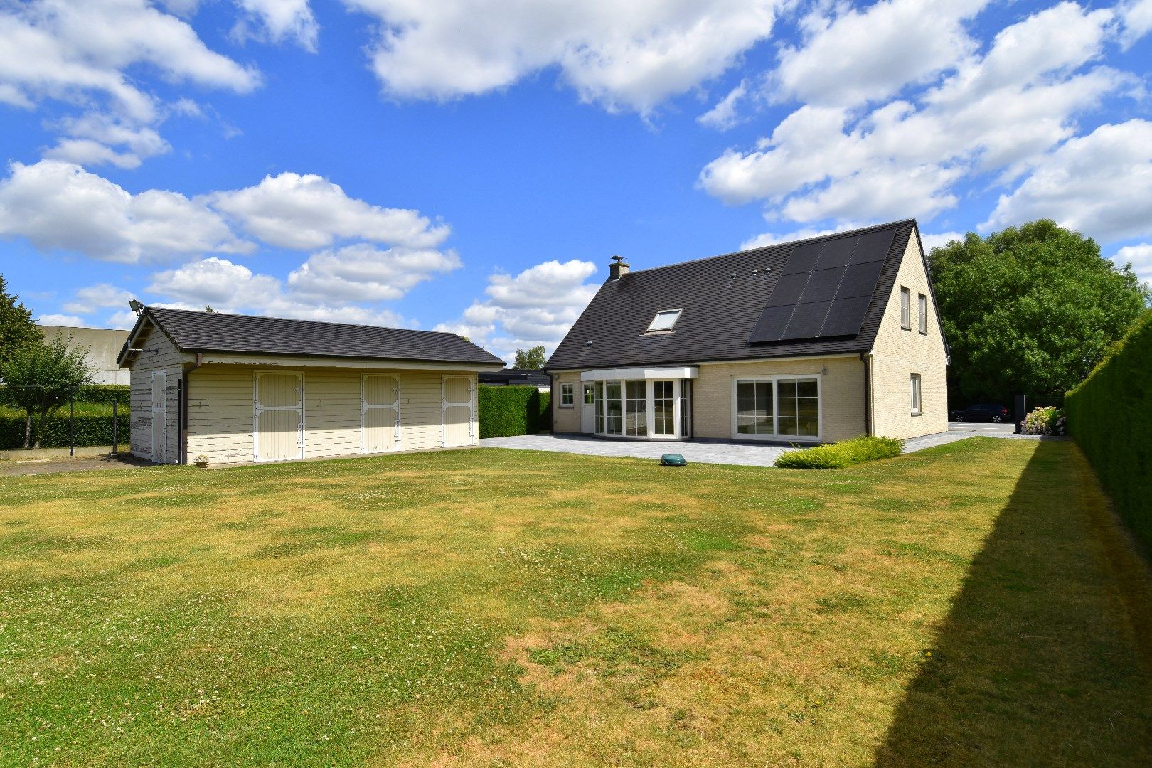 Exclusieve woning met 4 slaapkamers gelegen op een prachtig perceel van bijna 2.400 m² foto 19
