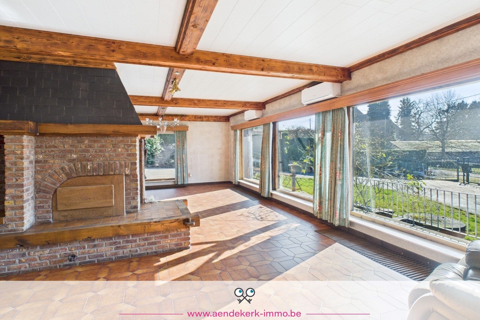 Ruime, te renoveren, woning met loods/stal in As foto 3