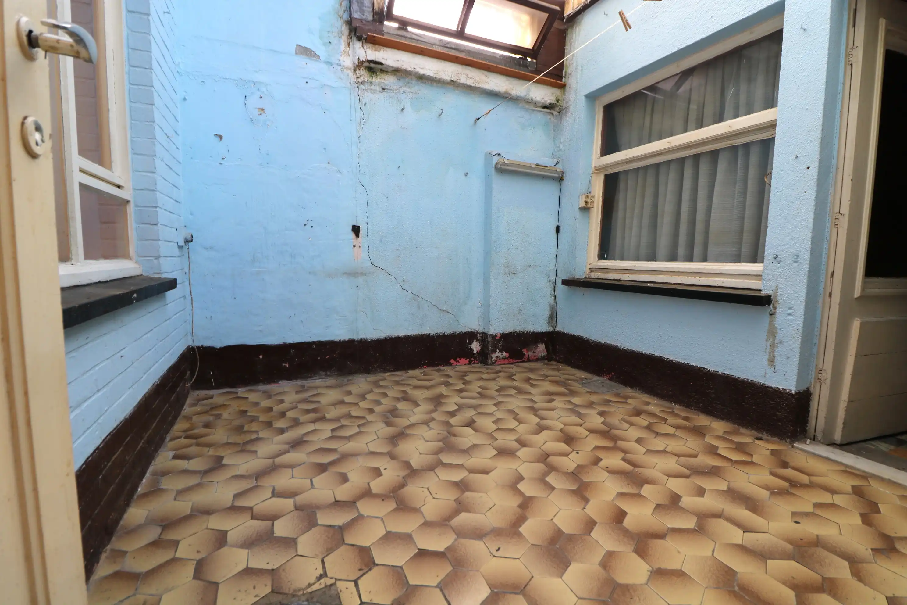 Te renoveren woning met 4 slaapkamers op wandelafstand van het centrum. foto 6