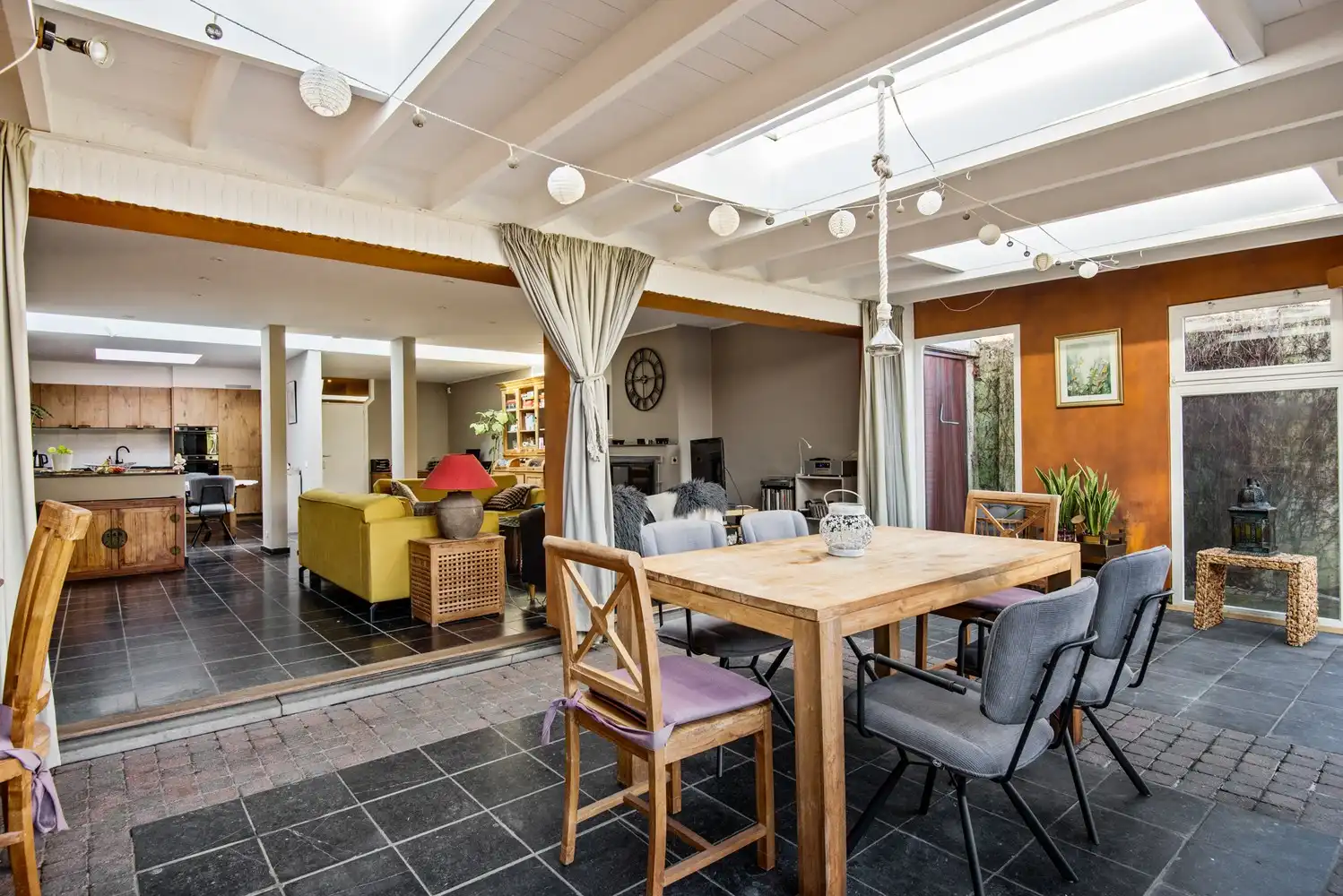 Handelshuis met ruime woning en zwembad te Koningshooikt foto 9