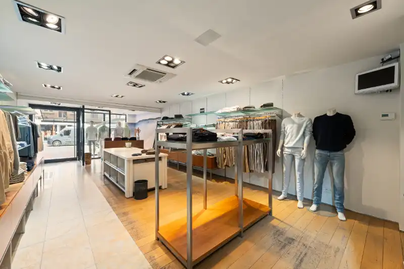 Exclusieve handelsopportuniteit op topligging in Roeselare ROESELARE – NOORDSTRAAT | RUIME HANDELSZAAK VAN >450 M² + ATELIER EN EXTRA RUIMTES foto 6