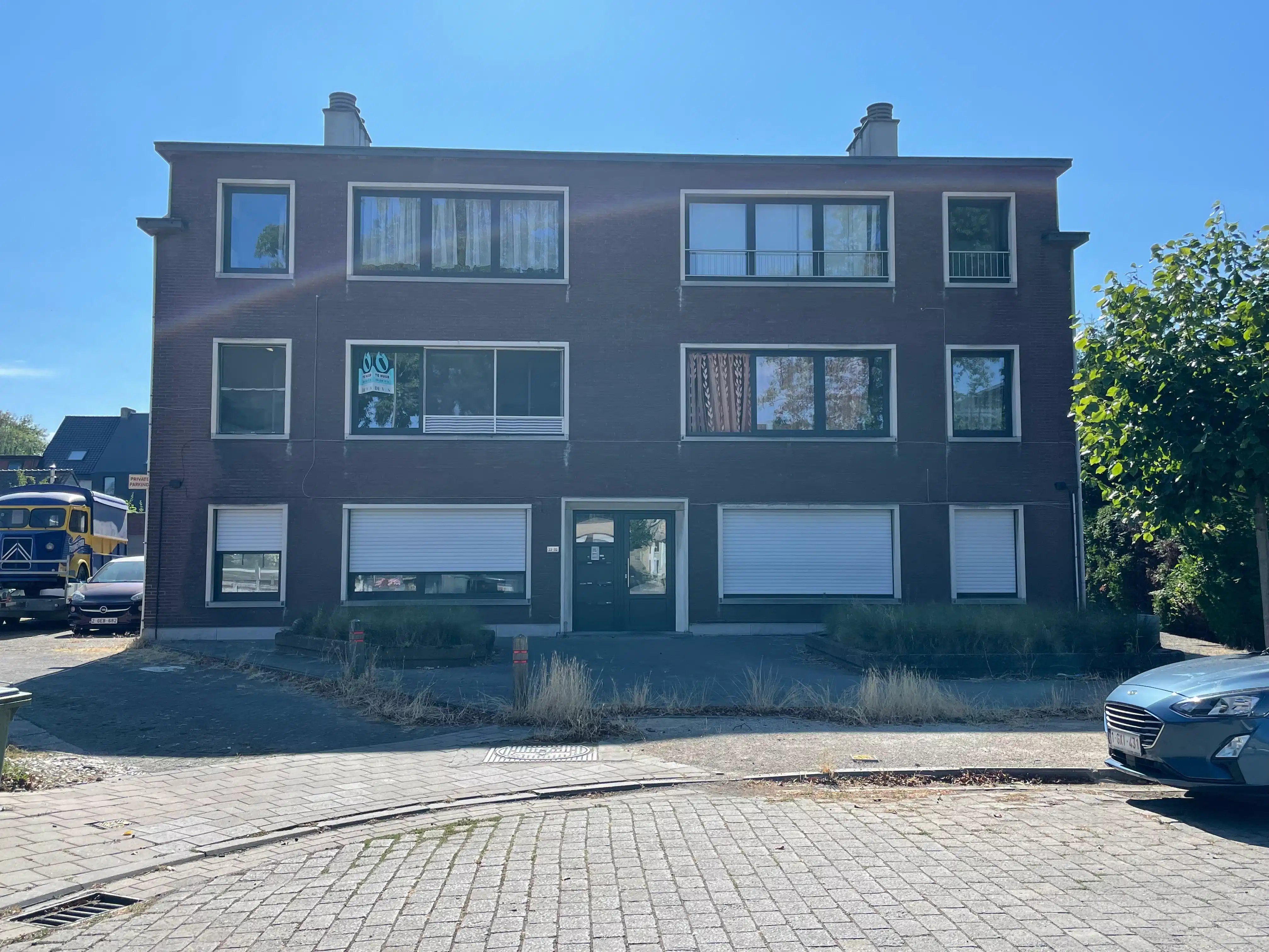 Gerenoveerd appartement met twee slaapkamers en terras foto {{pictureIndex}}