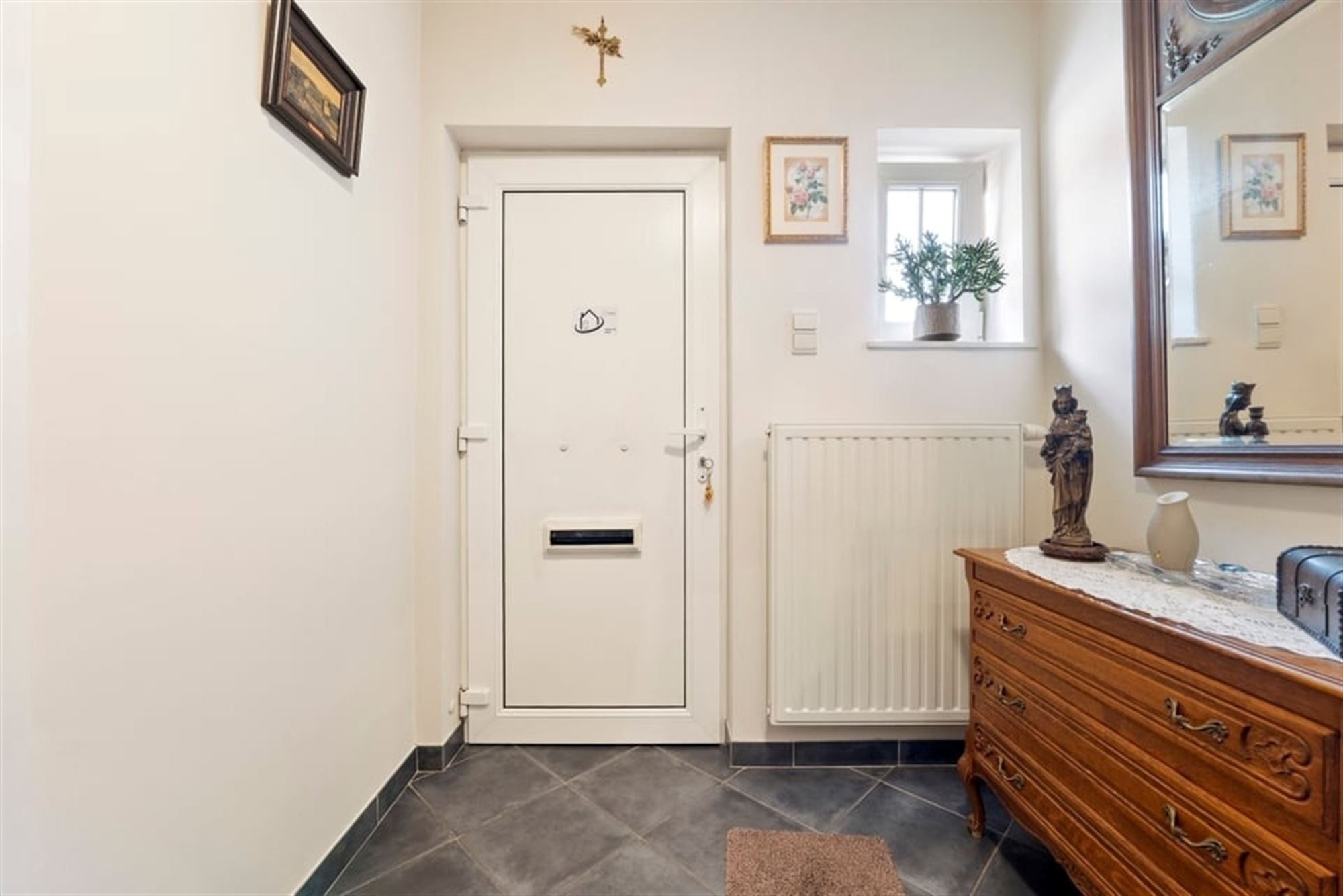 VERRASSEND RUIME GEZINSWONING MET GARAGE IN HEERS  foto 5