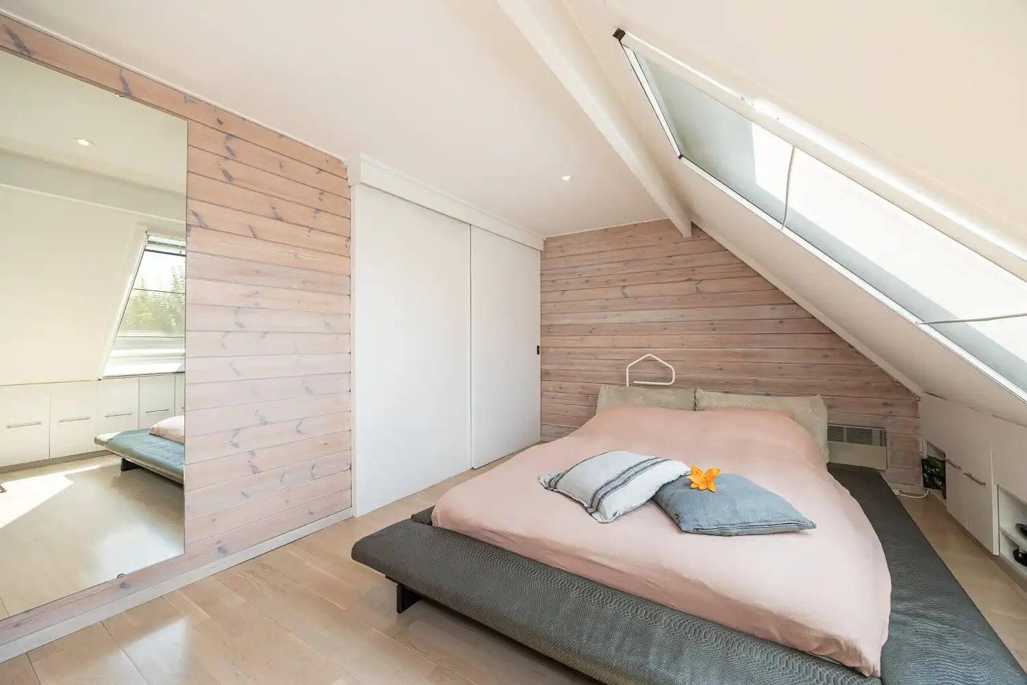 Karaktervolle villa met prachtige tuin en zwembad in doodlopende straat foto 21