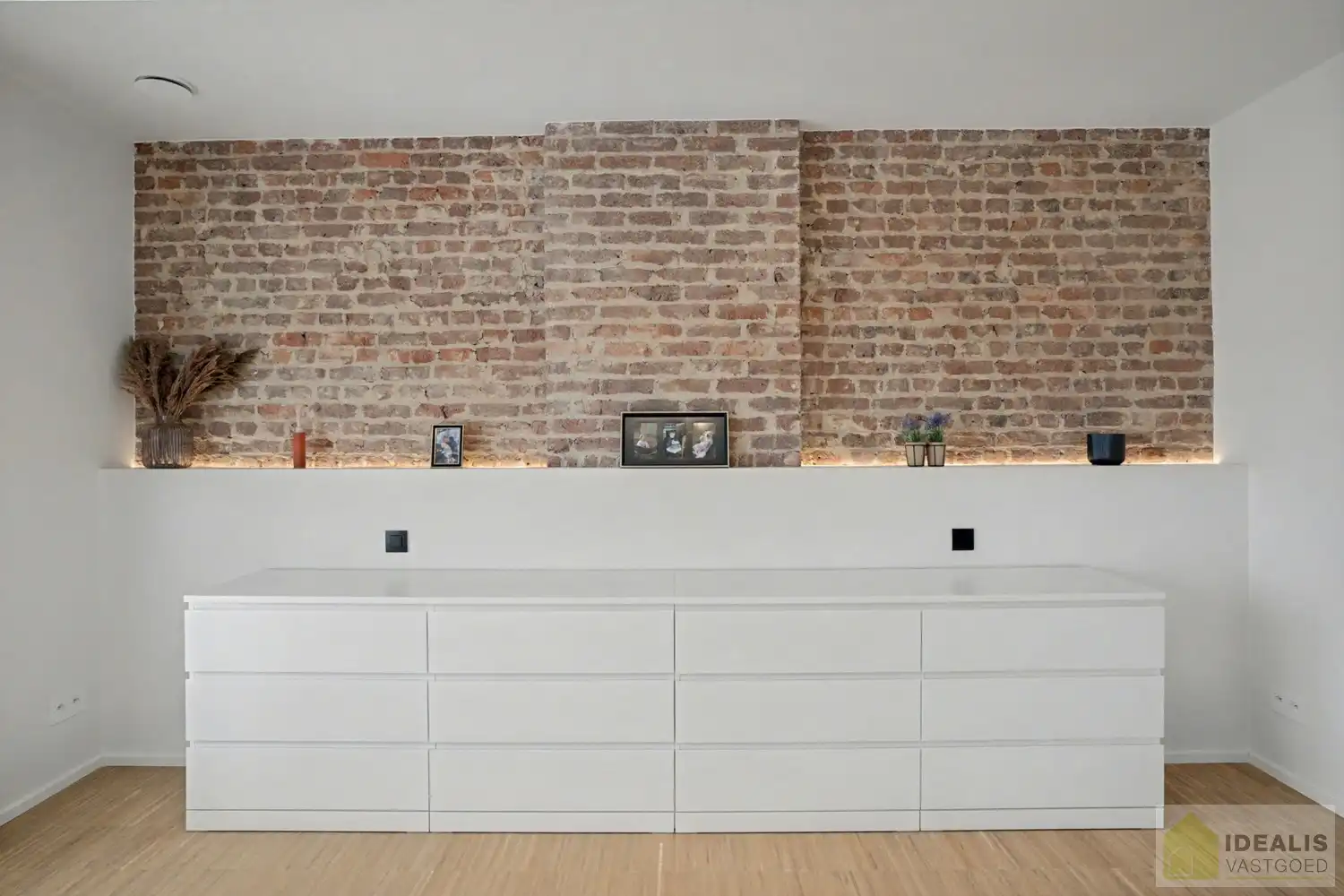 IDEALIS VASTGOED - EEN BIJZONDER HUIS, EEN BIJZONDERE LOCATIE, EEN UNIEKE KANS OM TE WONEN IN EEN AUTHENTIEK LANDHUIS MET EEN PRACHTIGE INRICHTING EN EEN HOOGWAARDDIGE AFWERKINGSGRAAD! foto 45