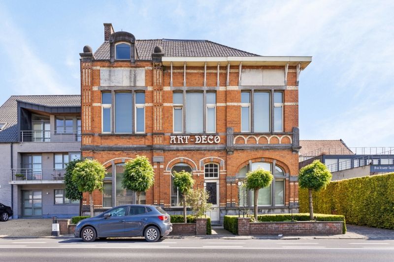 Ardooie, Historische directeurswoning van de voormalige olieslagerij Baert. Deze unieke woning heeft maar liefst 400 m² leefruimte, een buitenzwembad en afzonderlijk saunahuis op een oppervlakte van 854 m² foto 1