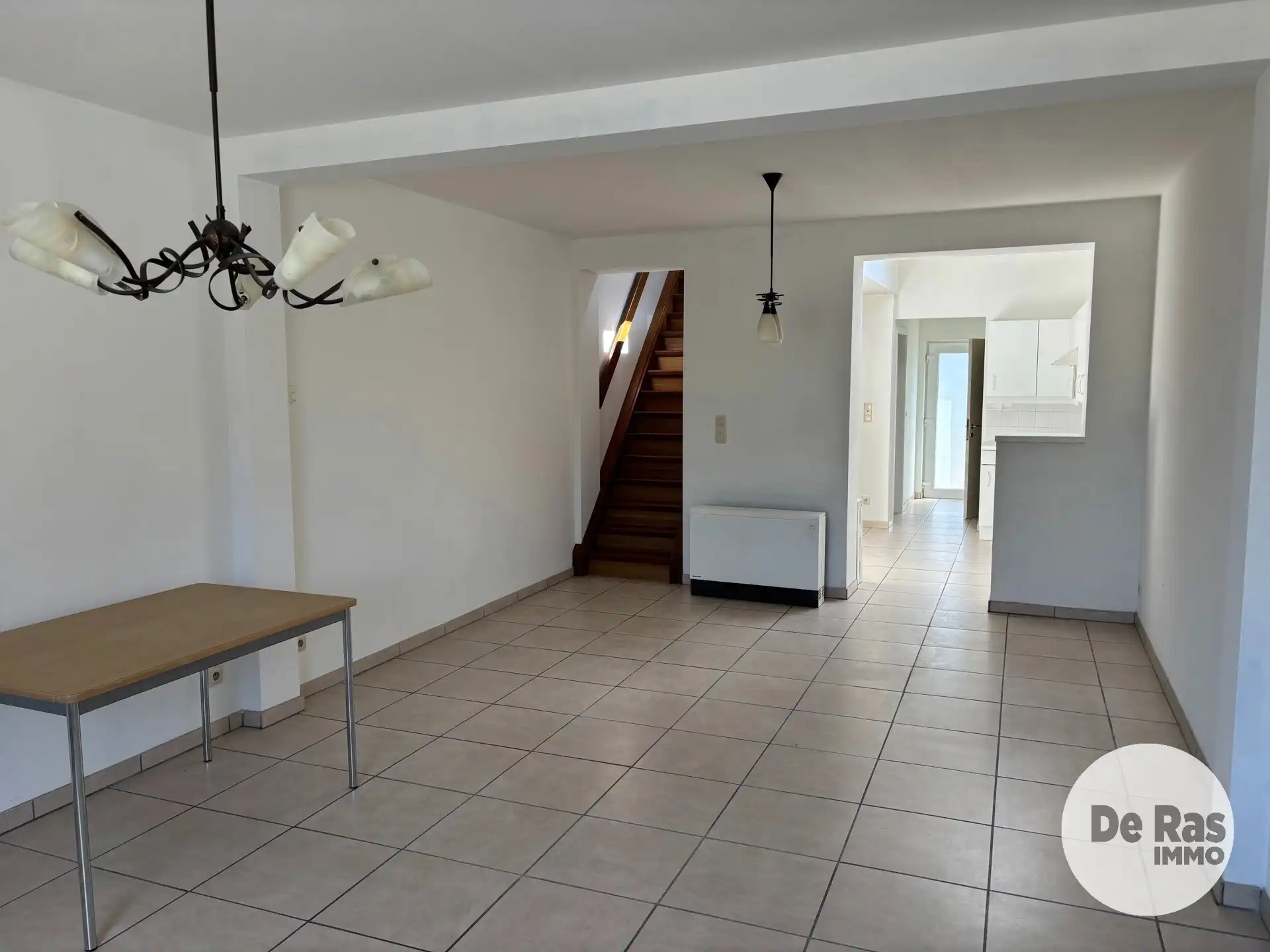 BURST - Gerenoveerde rijwoning met tuin foto 3