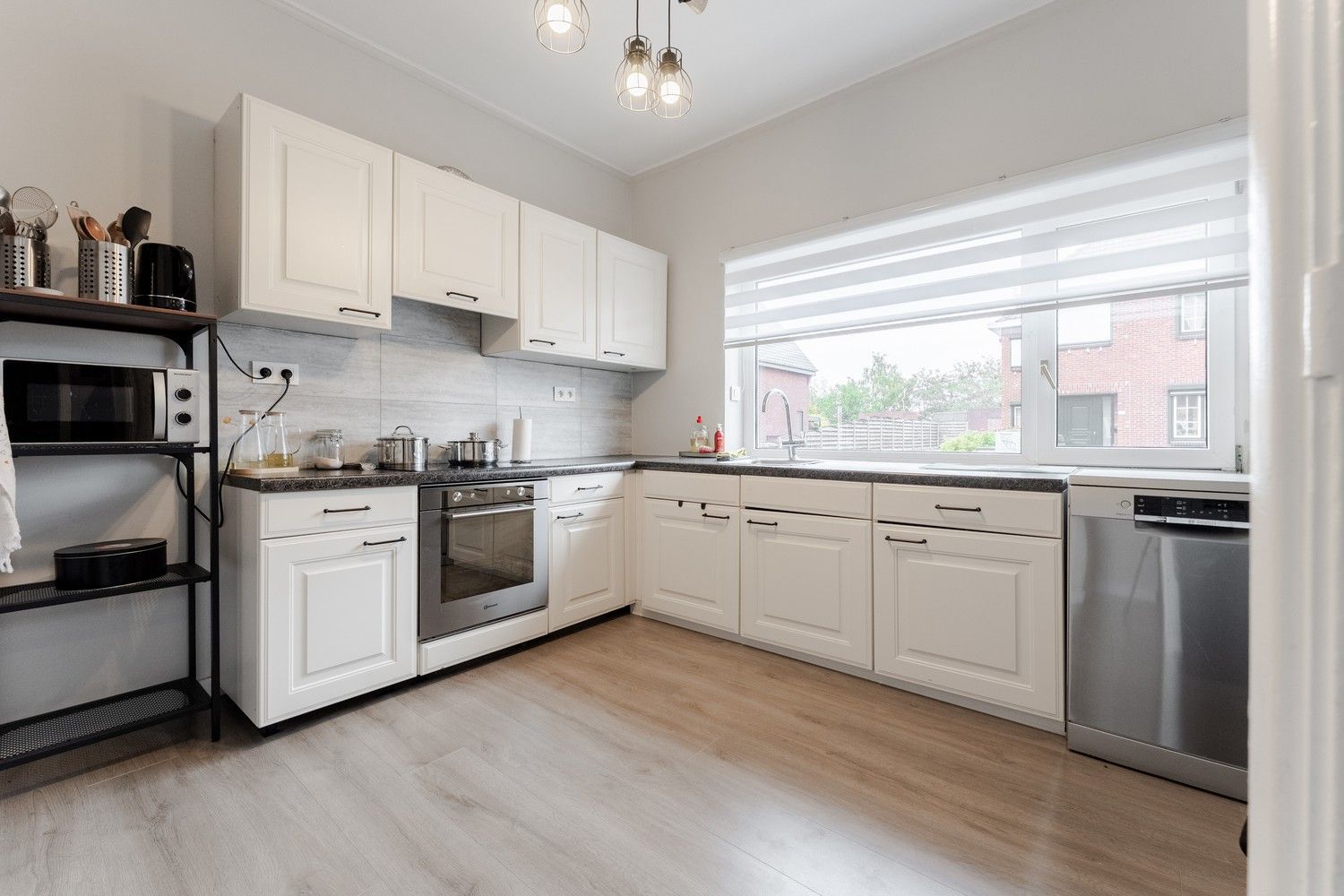 Charmante instapklare gezinswoning met garage op 478 m² grond in hartje Pelt foto 13