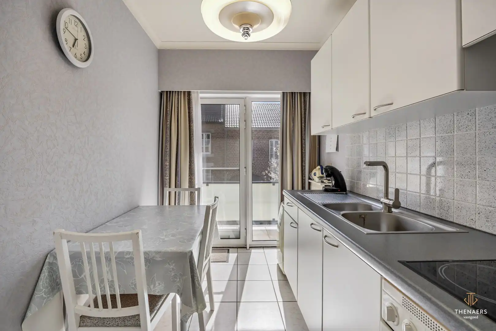 Rustig gelegen appartement met 2 slaapkamers en 2 terrassen nabij het dorpsplein van Brustem. foto 10