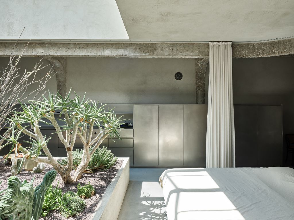 Uniqum - Architectuur tot op haar essentie. Een bijzonder doordacht brutalistisch appartement met tuin op een gegeerde locatie nabij het Sint-Pietersstation. foto 3