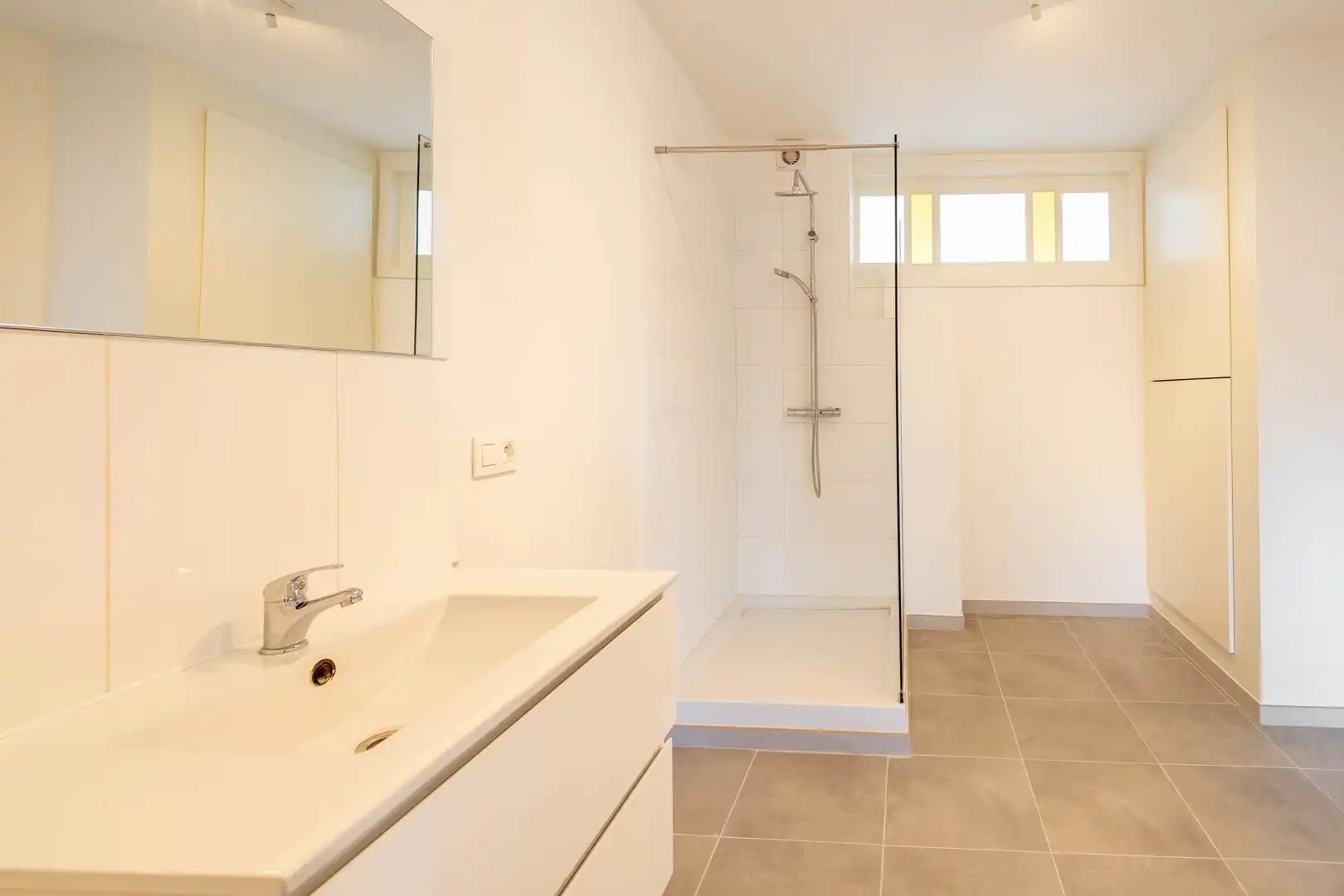 Instapklaar en ruim appartement in het hart van Ekeren! foto 8